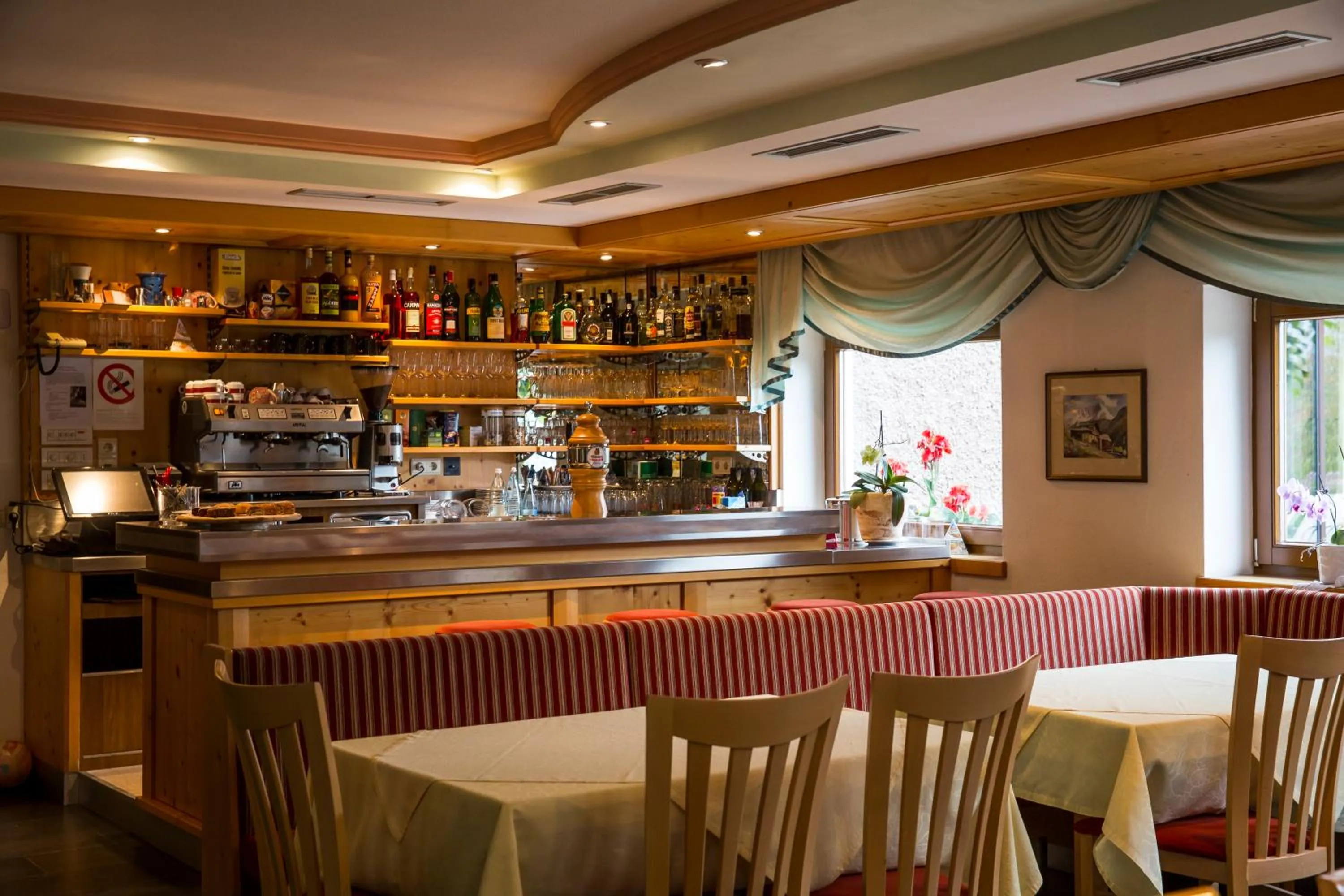 Lounge or bar in Hotel Dolomitenblick