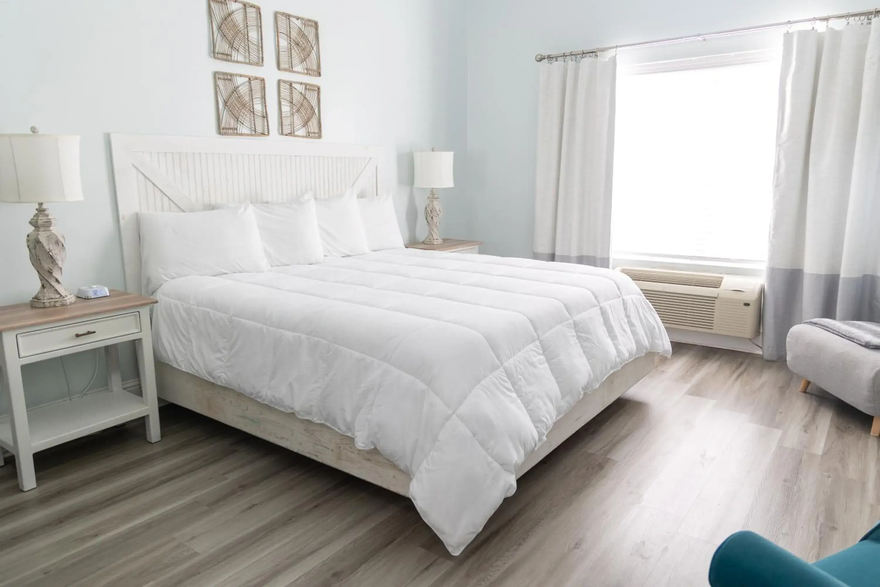 King Room - Disability Access in Hotel Whiskey in Pass Christian King Room - Disability Access in Hotel Whiskey in Pass Christian