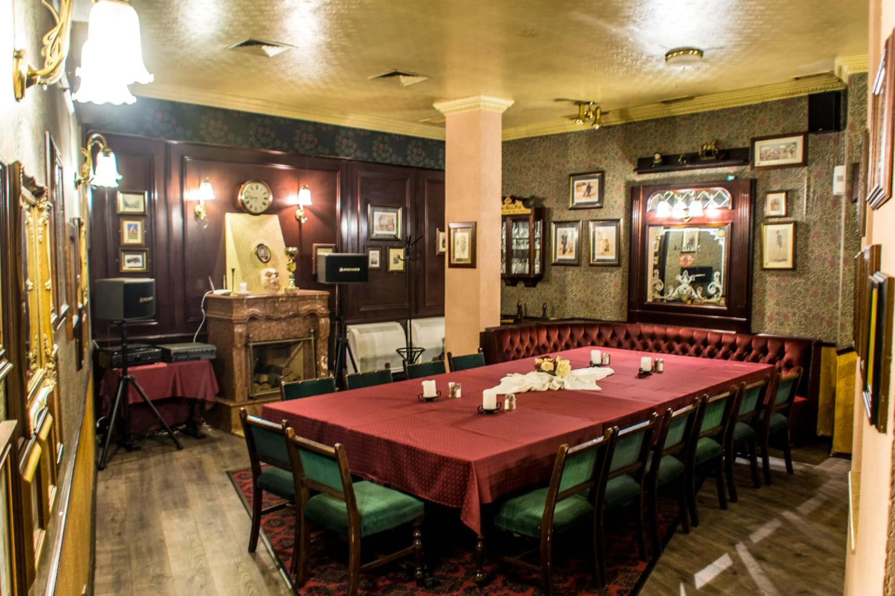 Restaurant/places to eat in Korona Hotel