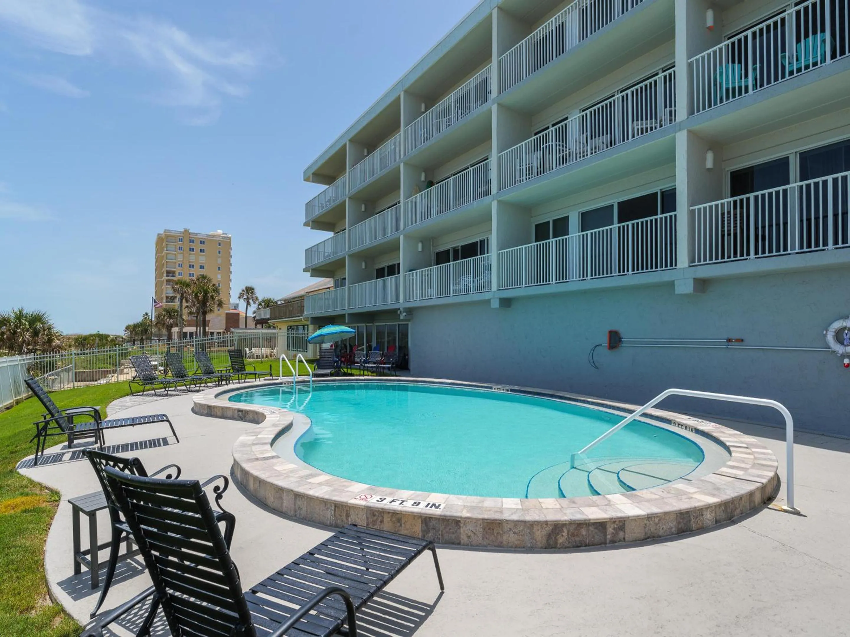 Property building in Jacksonville Beachdrifter 403