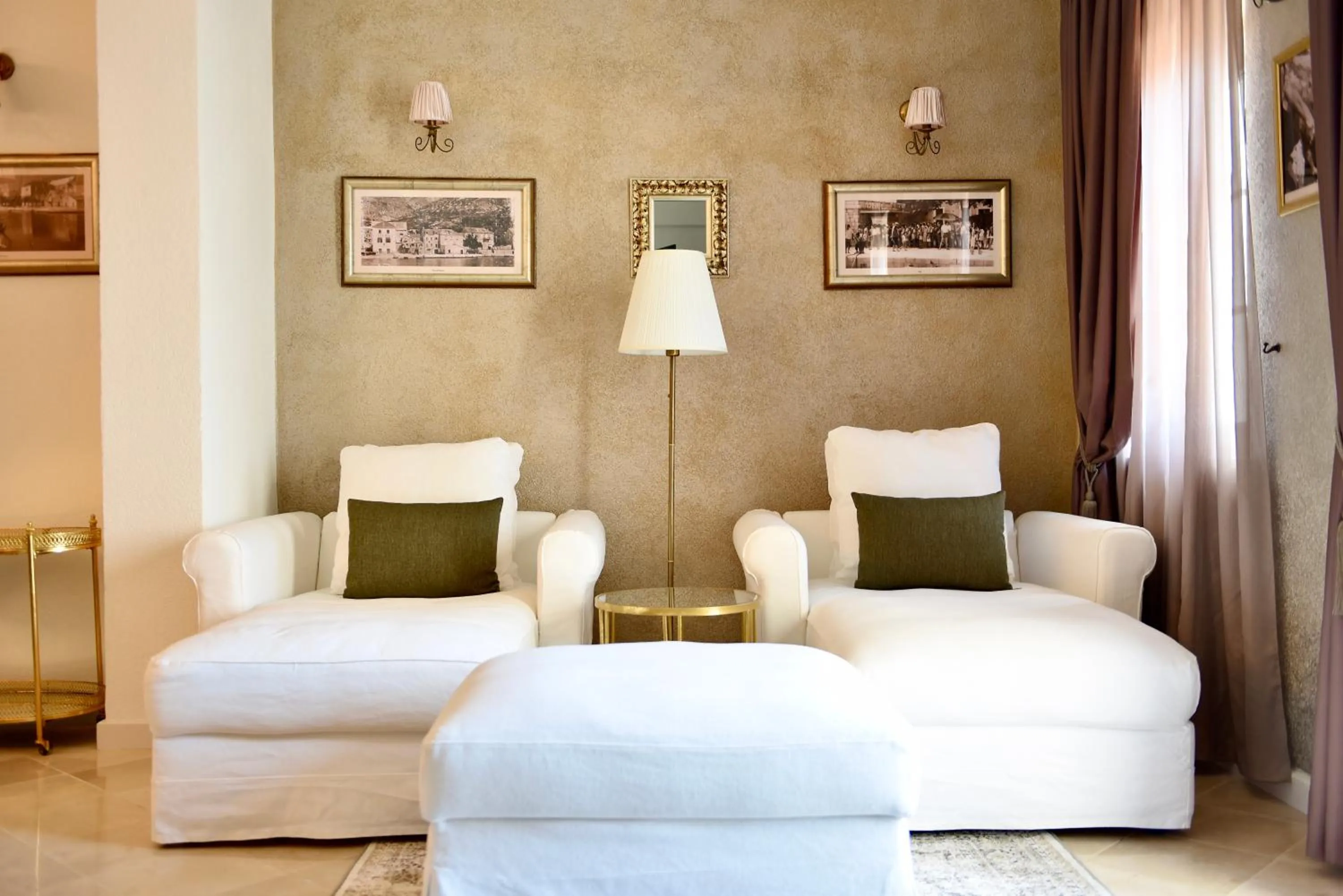 Living room, Bed in Villa Giardino Heritage Boutique Hotel Bol