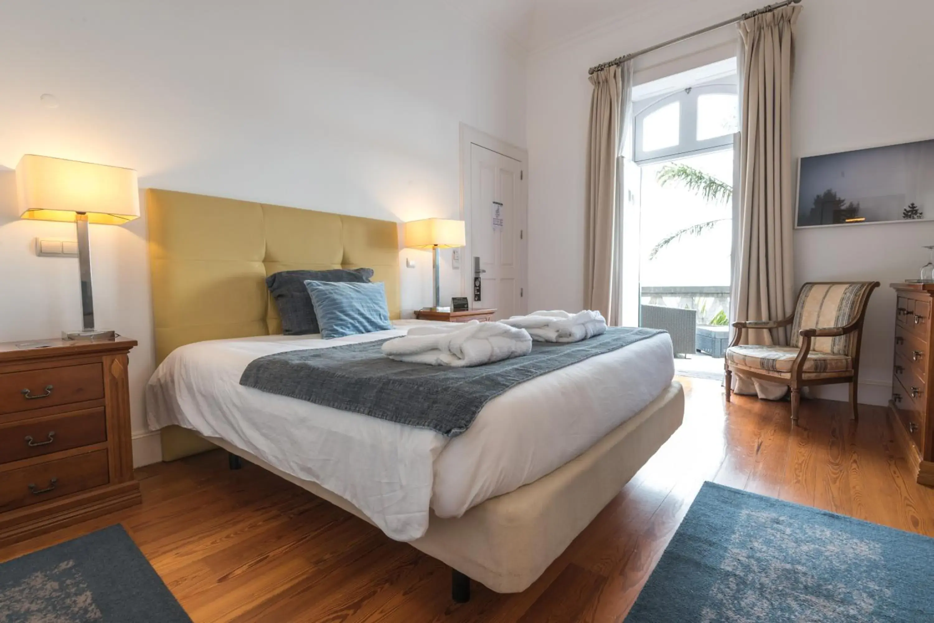 Junior Suite with Terrace in ARTS IN Hotel Conde Carvalhal Junior Suite with Terrace in ARTS IN Hotel Conde Carvalhal