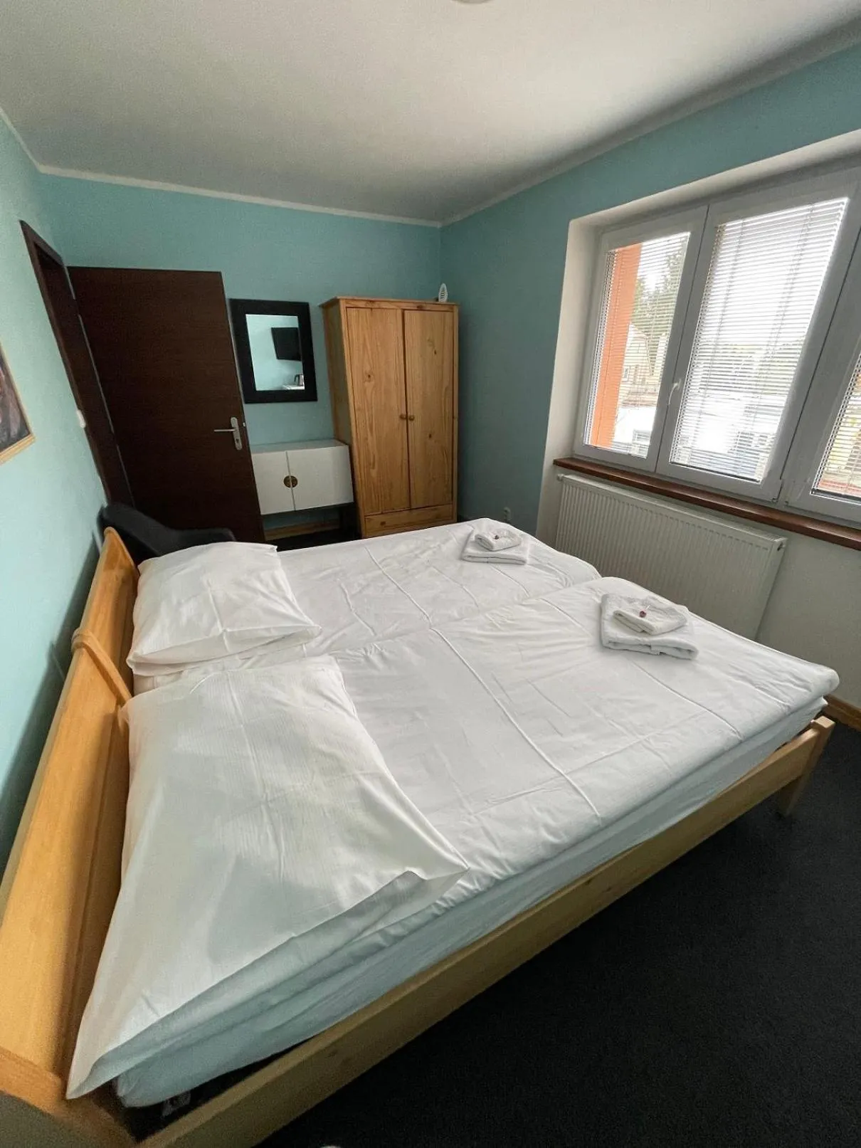 Property building, Bed in Hotel Max