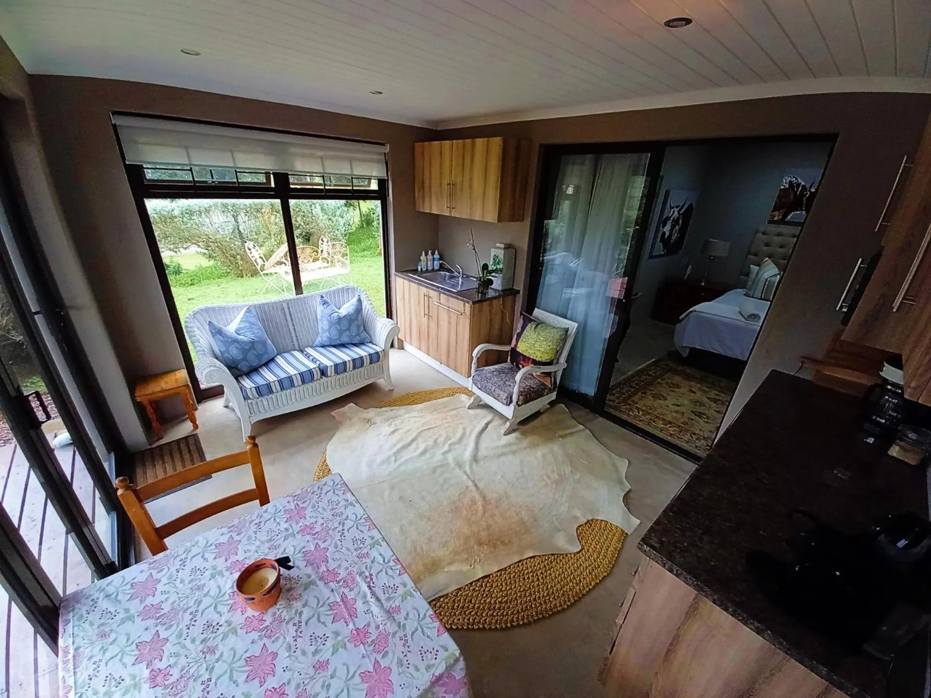 Patio, Bed in Cavalo Guesthouse & Equestrian Estate