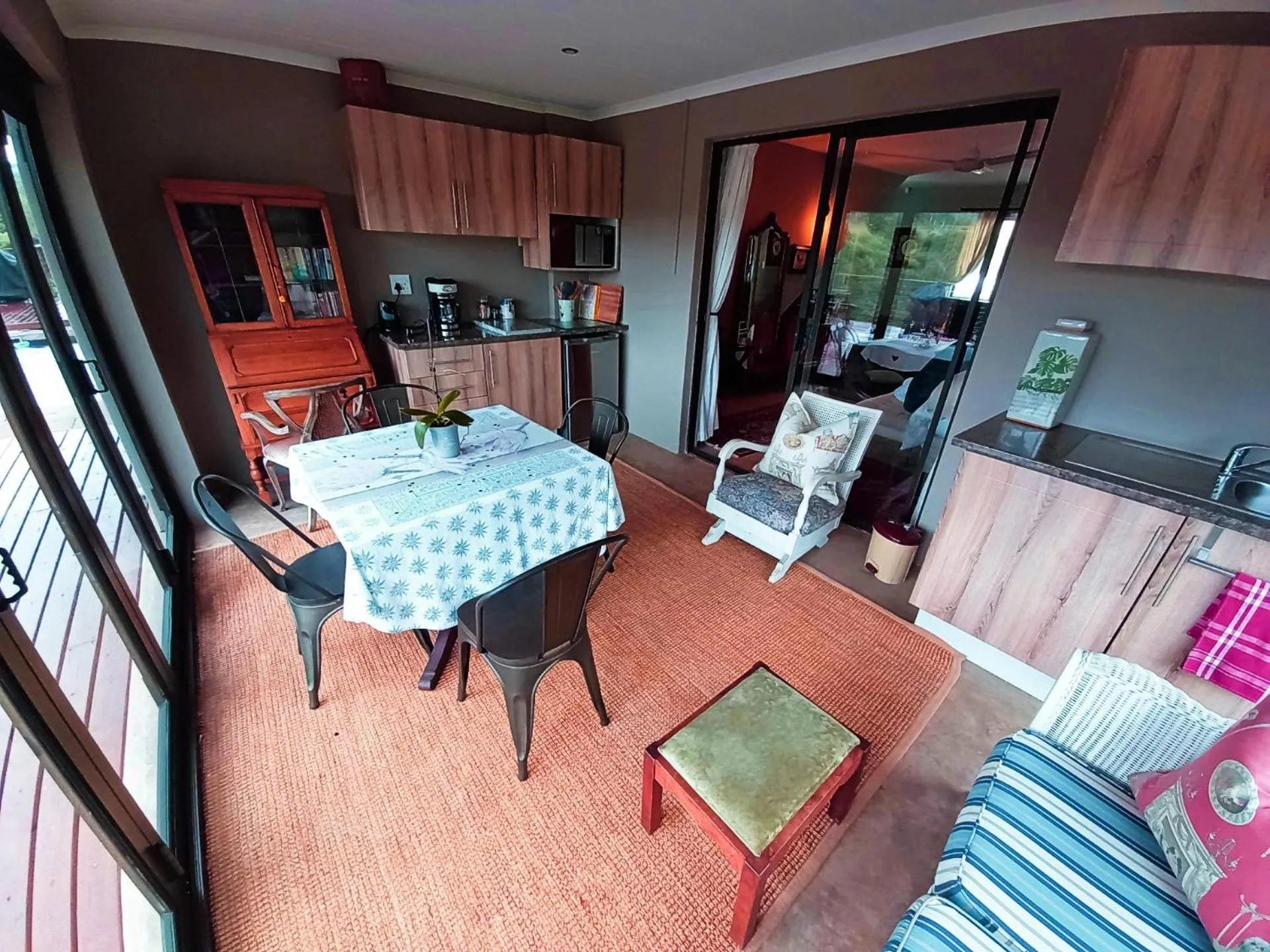 Patio in Cavalo Guesthouse & Equestrian Estate