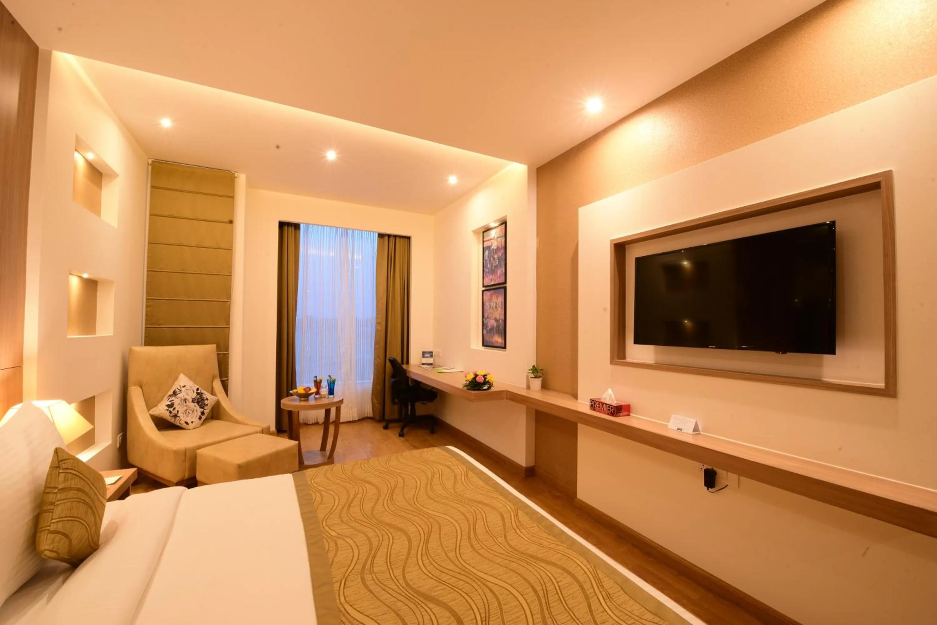 Photo of the whole room, Bed in SureStay Plus by Best Western Amritsar