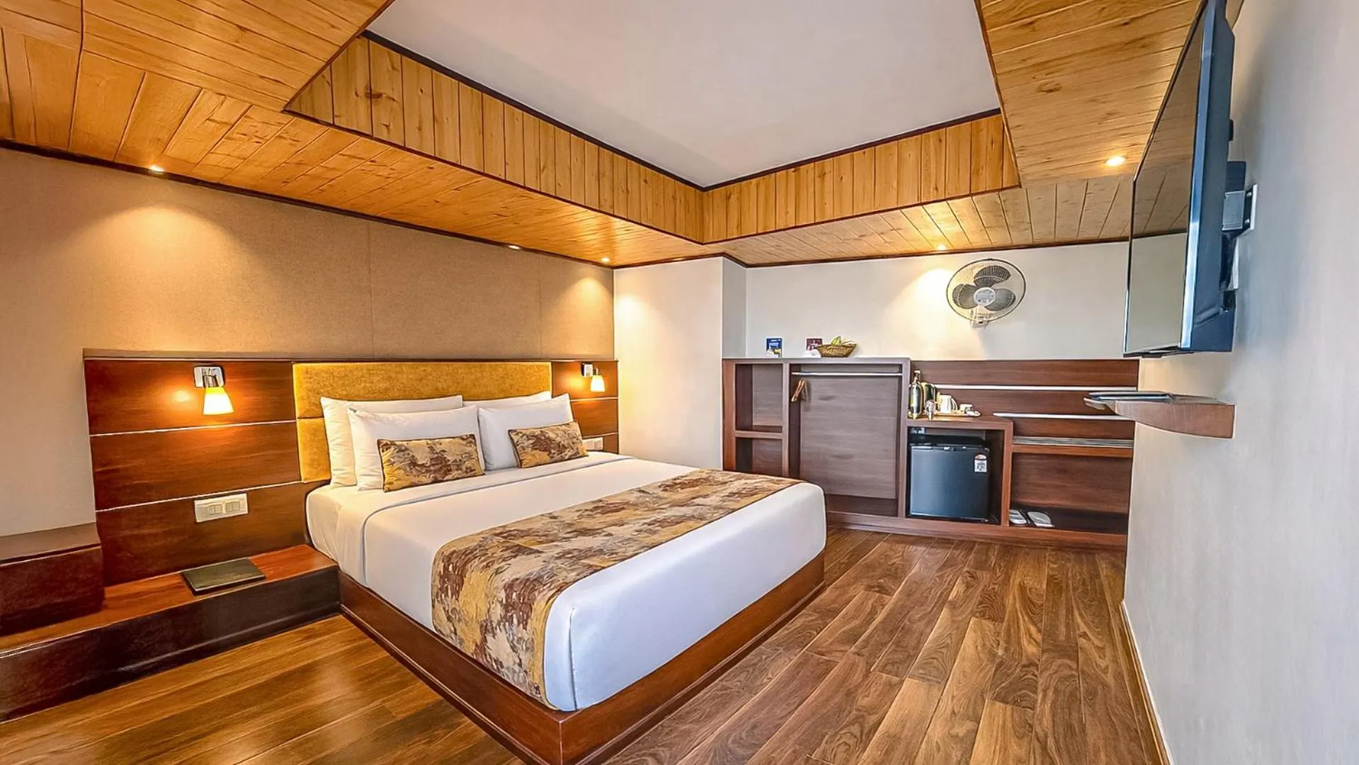 Bedroom, Bed in Yashshree Mall Road Darjeeling