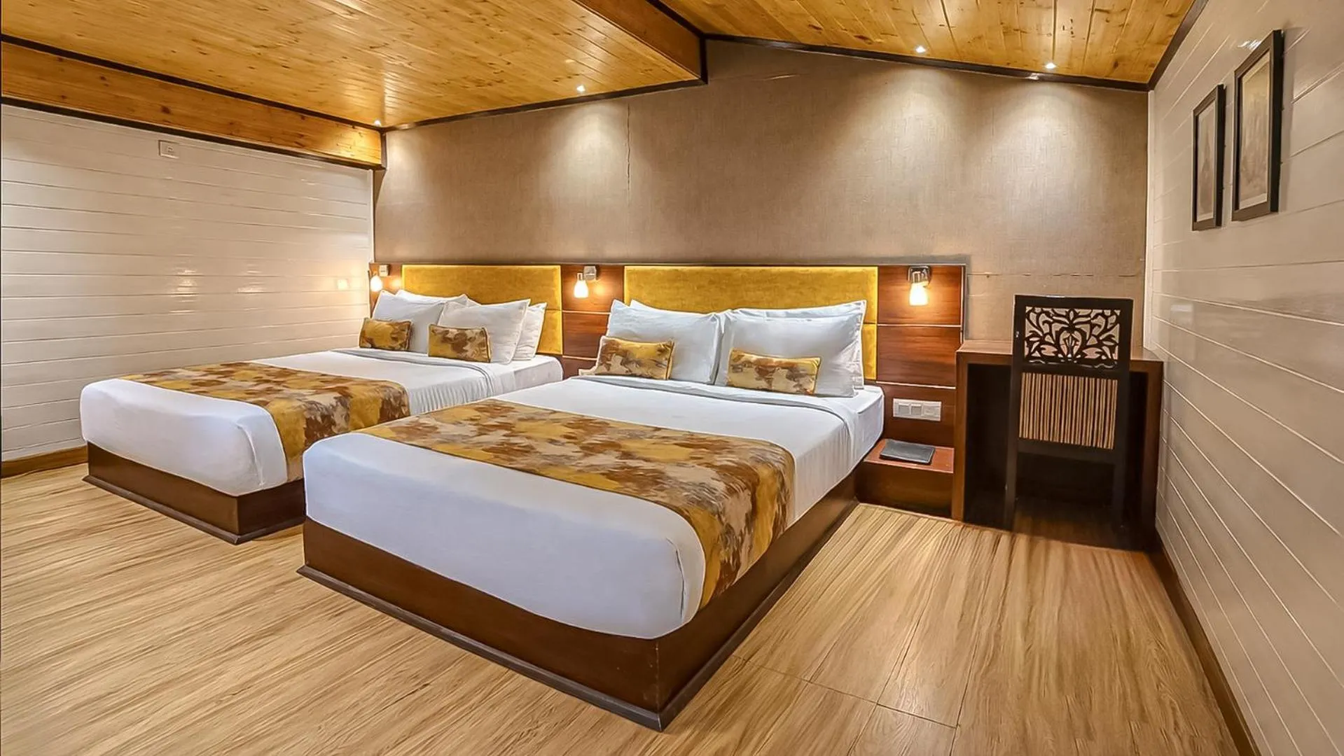 Bedroom, Bed in Yashshree Mall Road Darjeeling