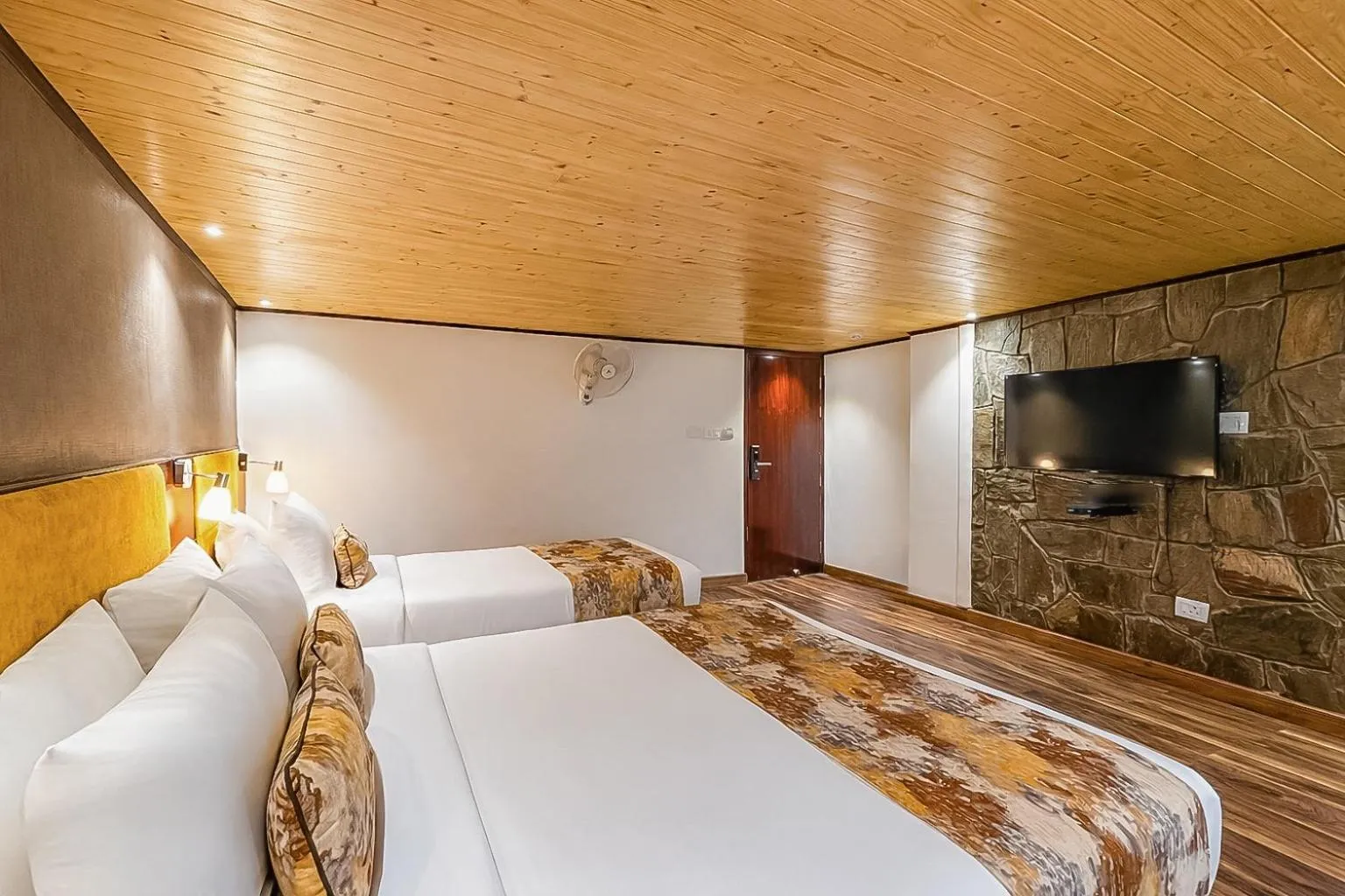 Bedroom, Bed in Yashshree Mall Road Darjeeling