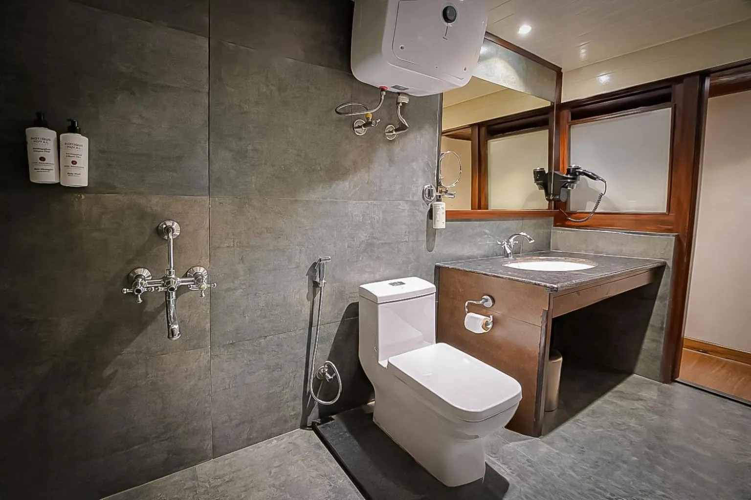 Bathroom in Yashshree Mall Road Darjeeling