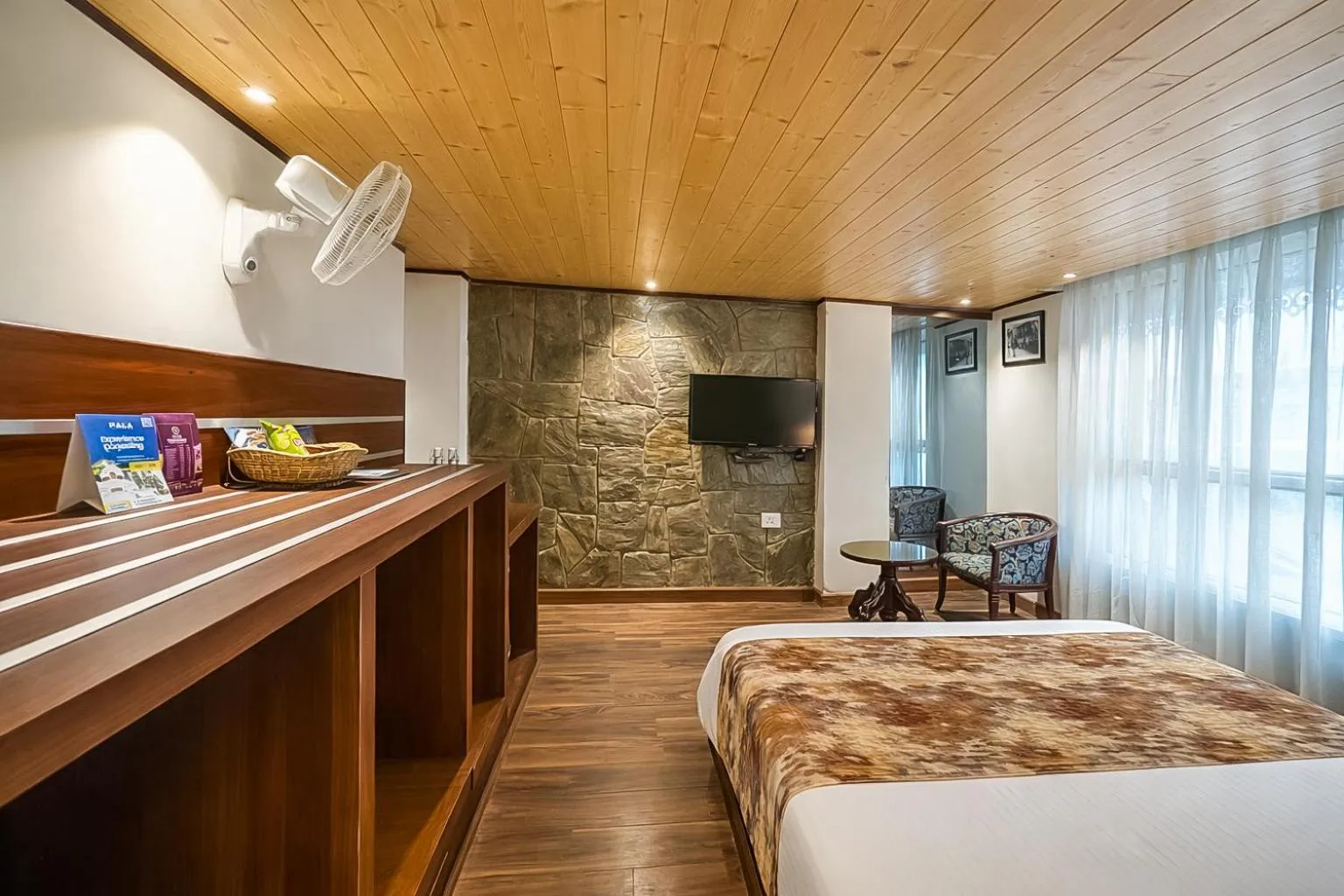 Bedroom, Bed in Yashshree Mall Road Darjeeling