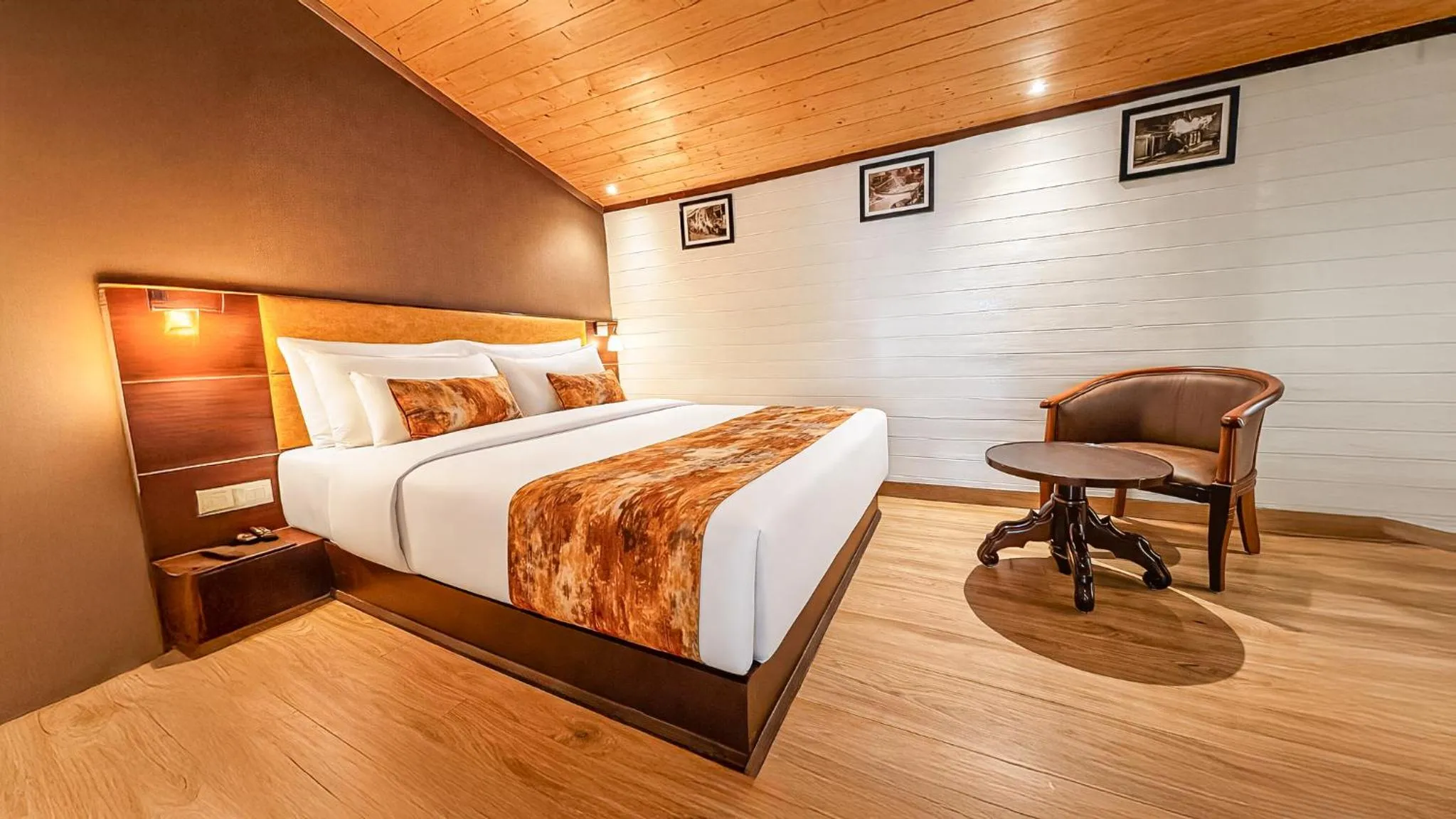 Bedroom, Bed in Yashshree Mall Road Darjeeling