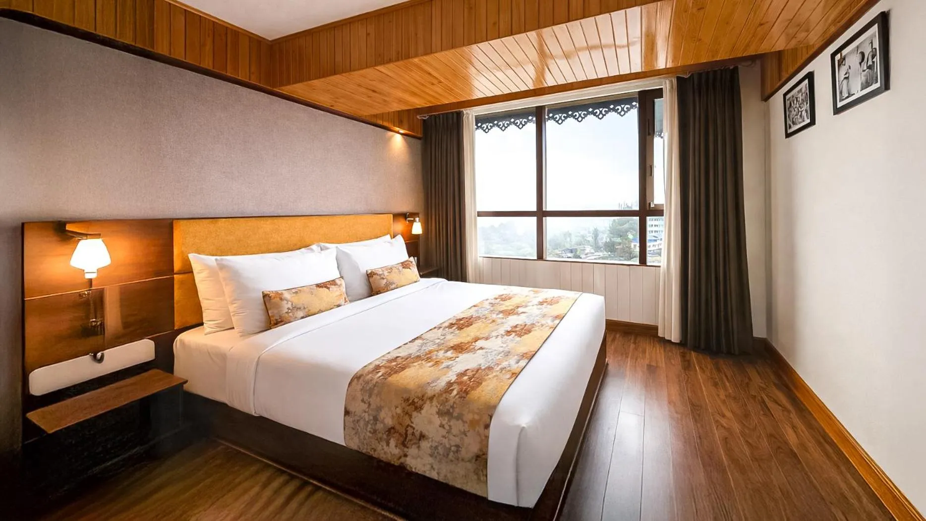 Bedroom, Bed in Yashshree Mall Road Darjeeling