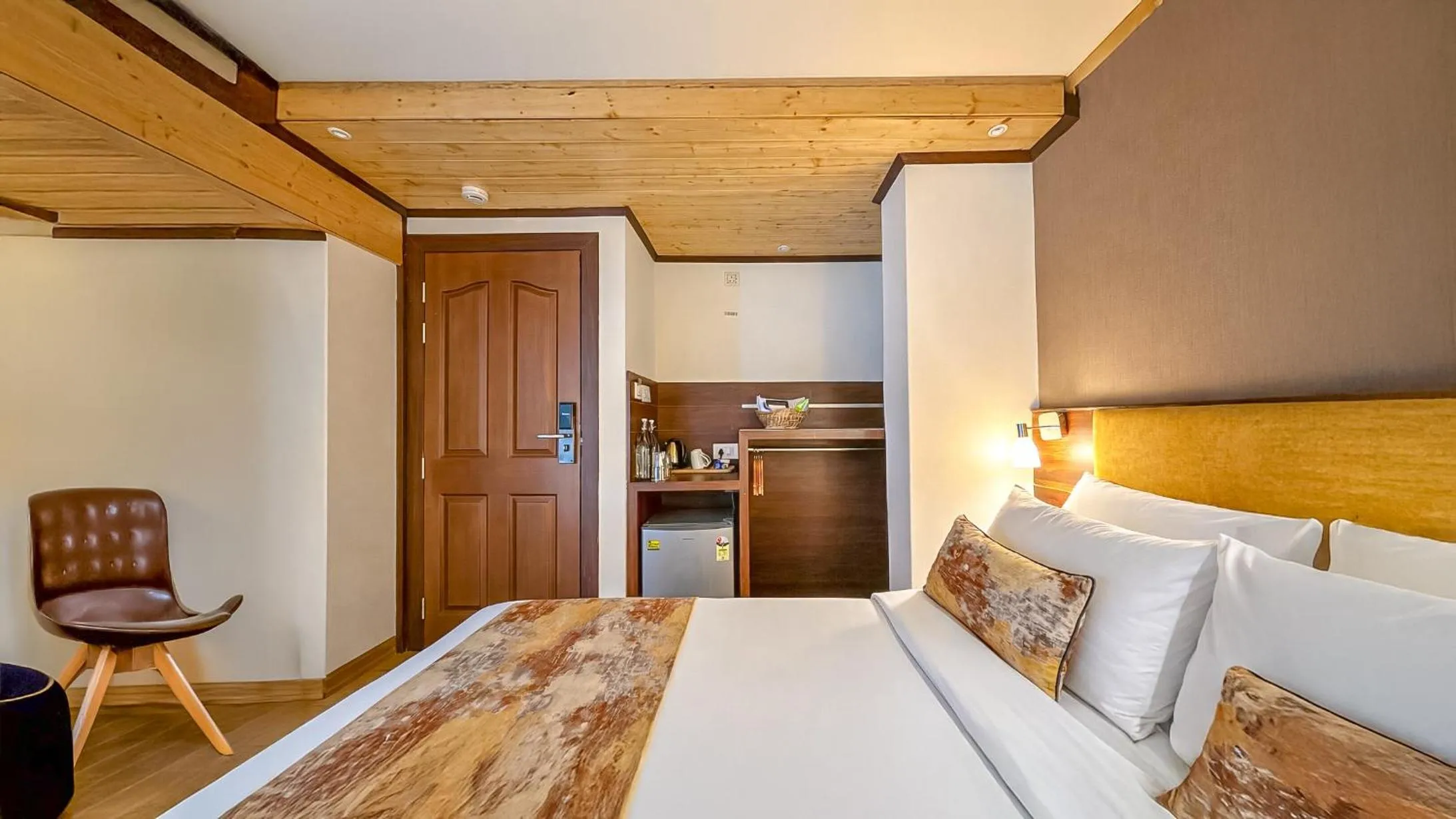 Bedroom, Bed in Yashshree Mall Road Darjeeling