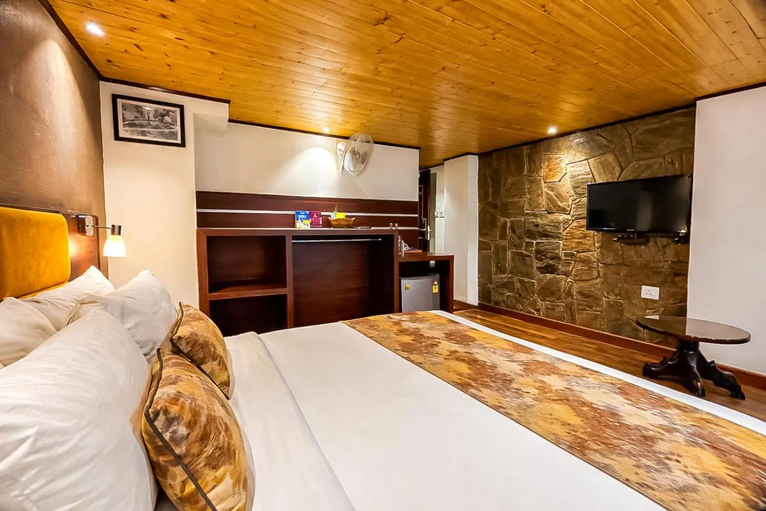 Bedroom, Bed in Yashshree Mall Road Darjeeling