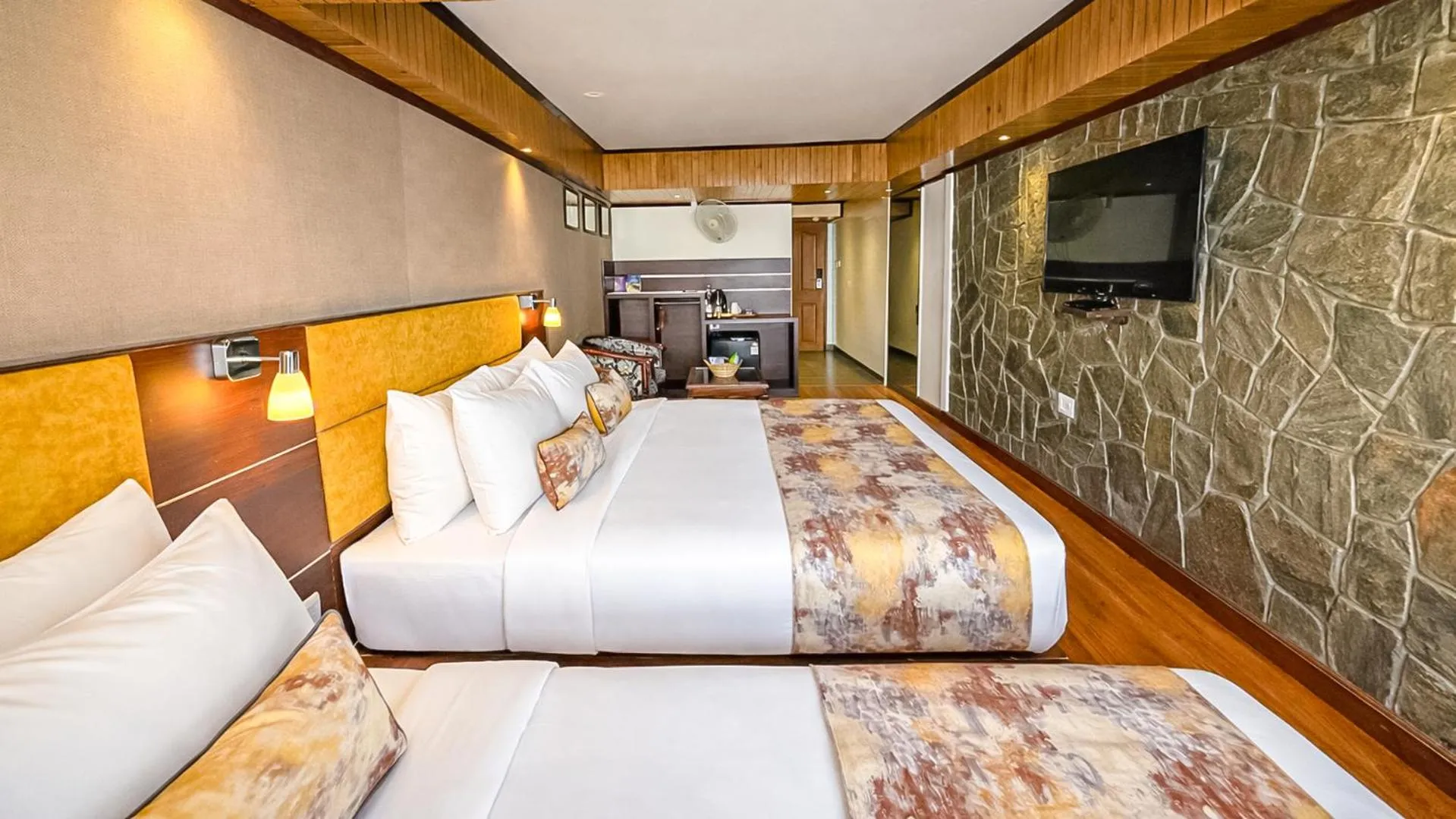 Bedroom, Bed in Yashshree Mall Road Darjeeling