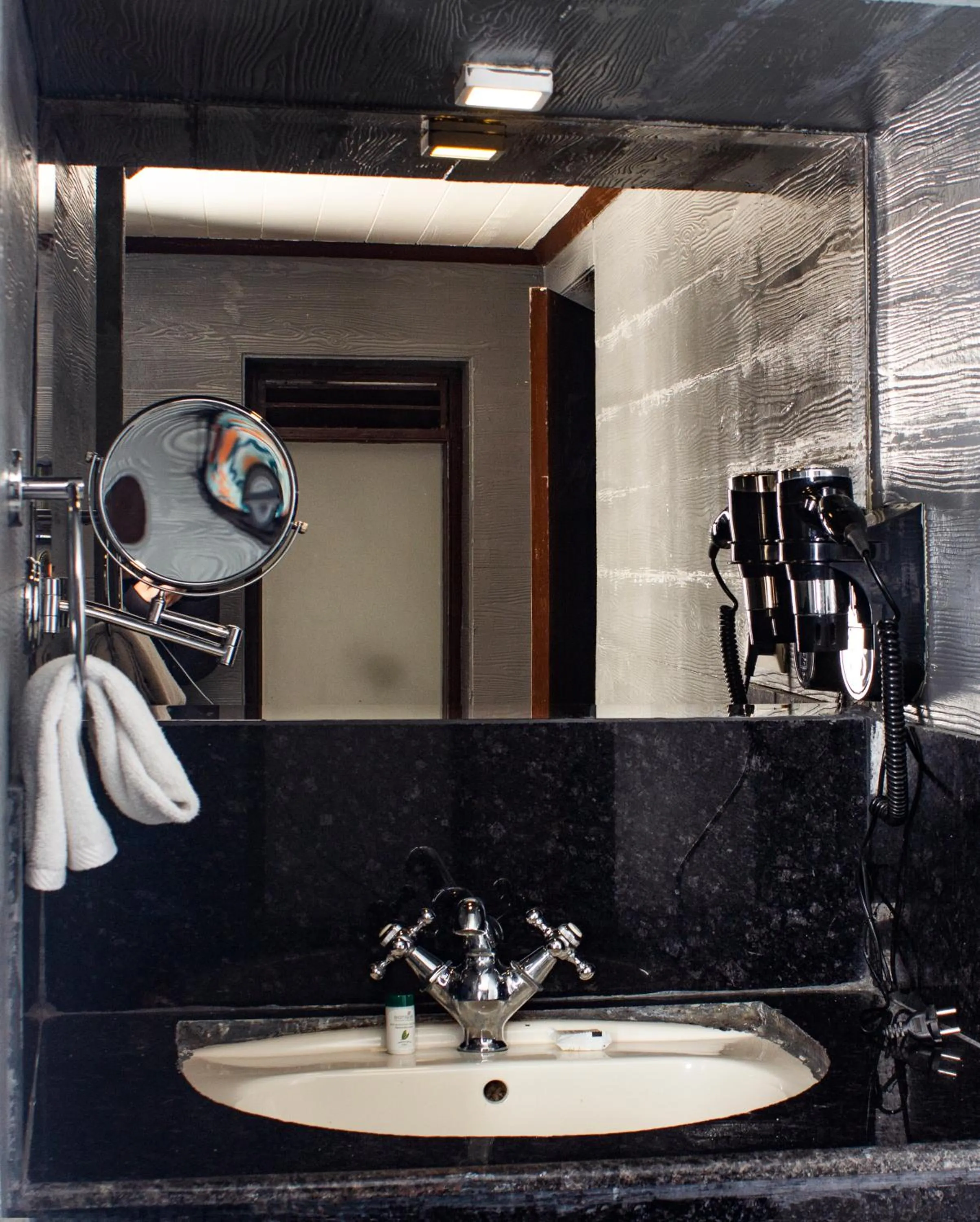 Bathroom in Yashshree Mall Road Darjeeling