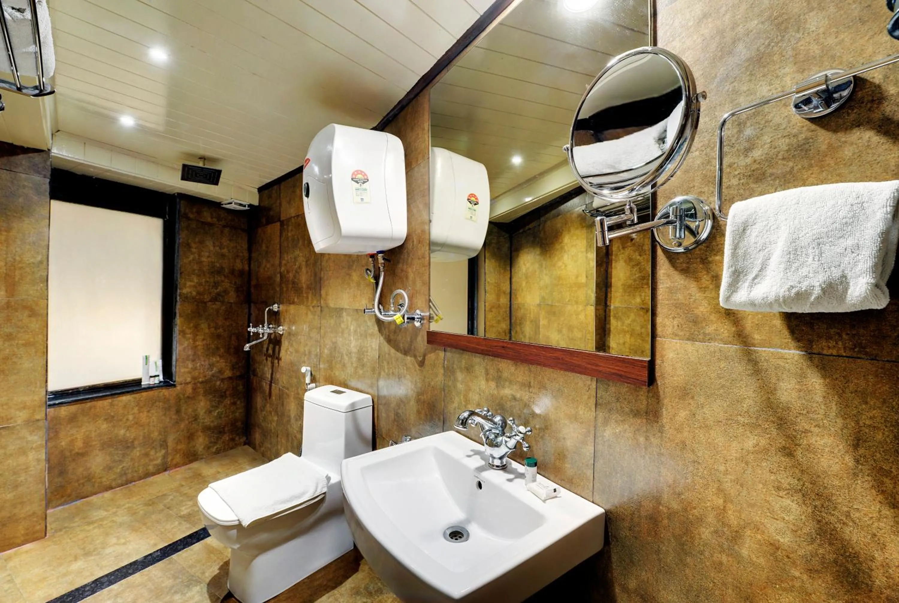 Bathroom in Yashshree Mall Road Darjeeling