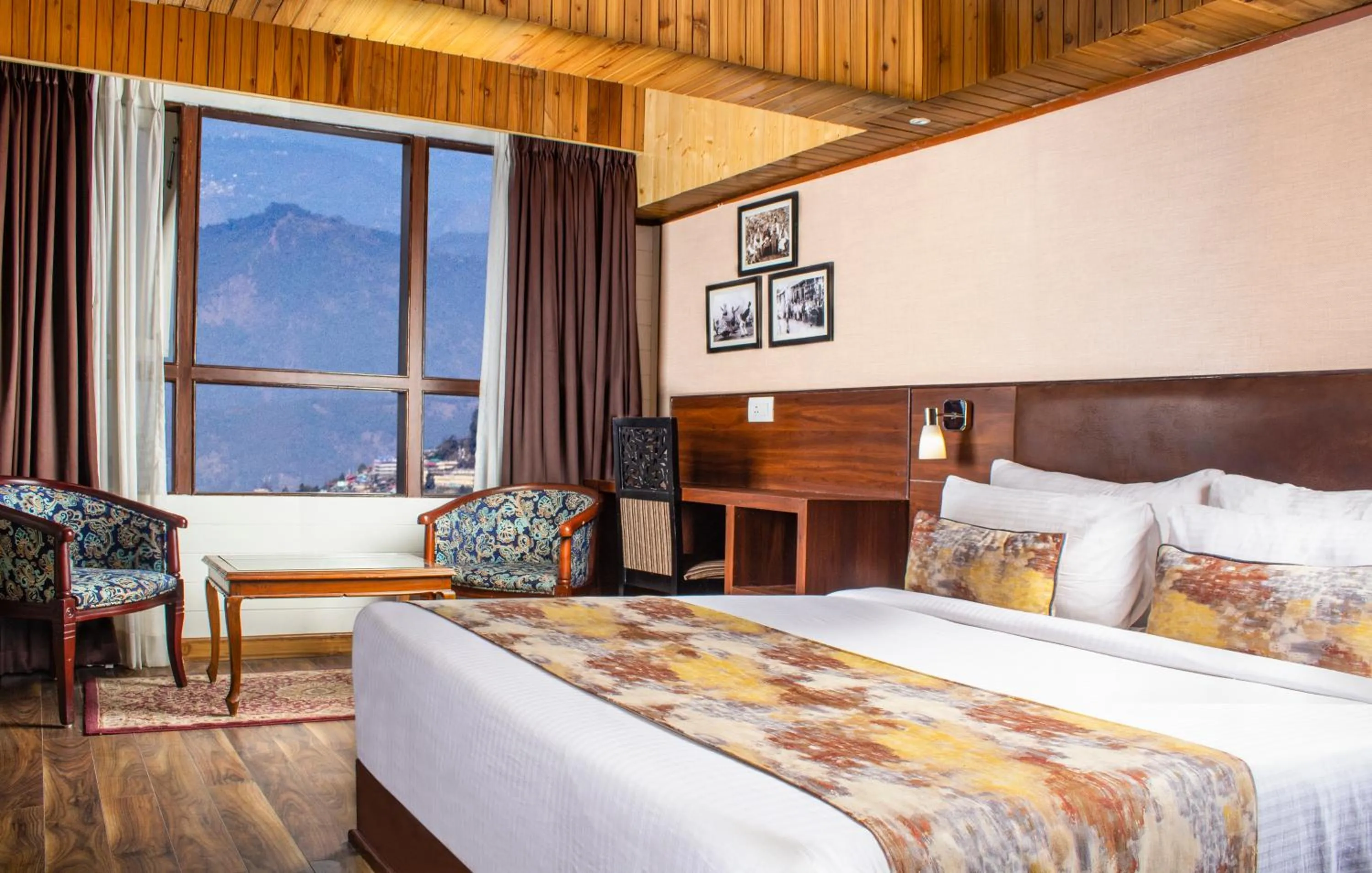 Bedroom, Bed in Yashshree Mall Road Darjeeling