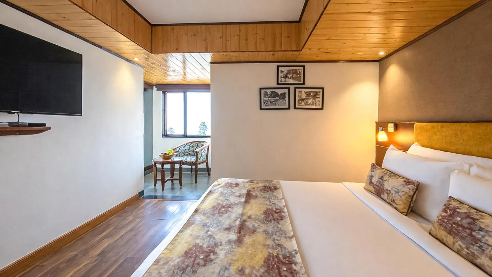 Bedroom, Bed in Yashshree Mall Road Darjeeling