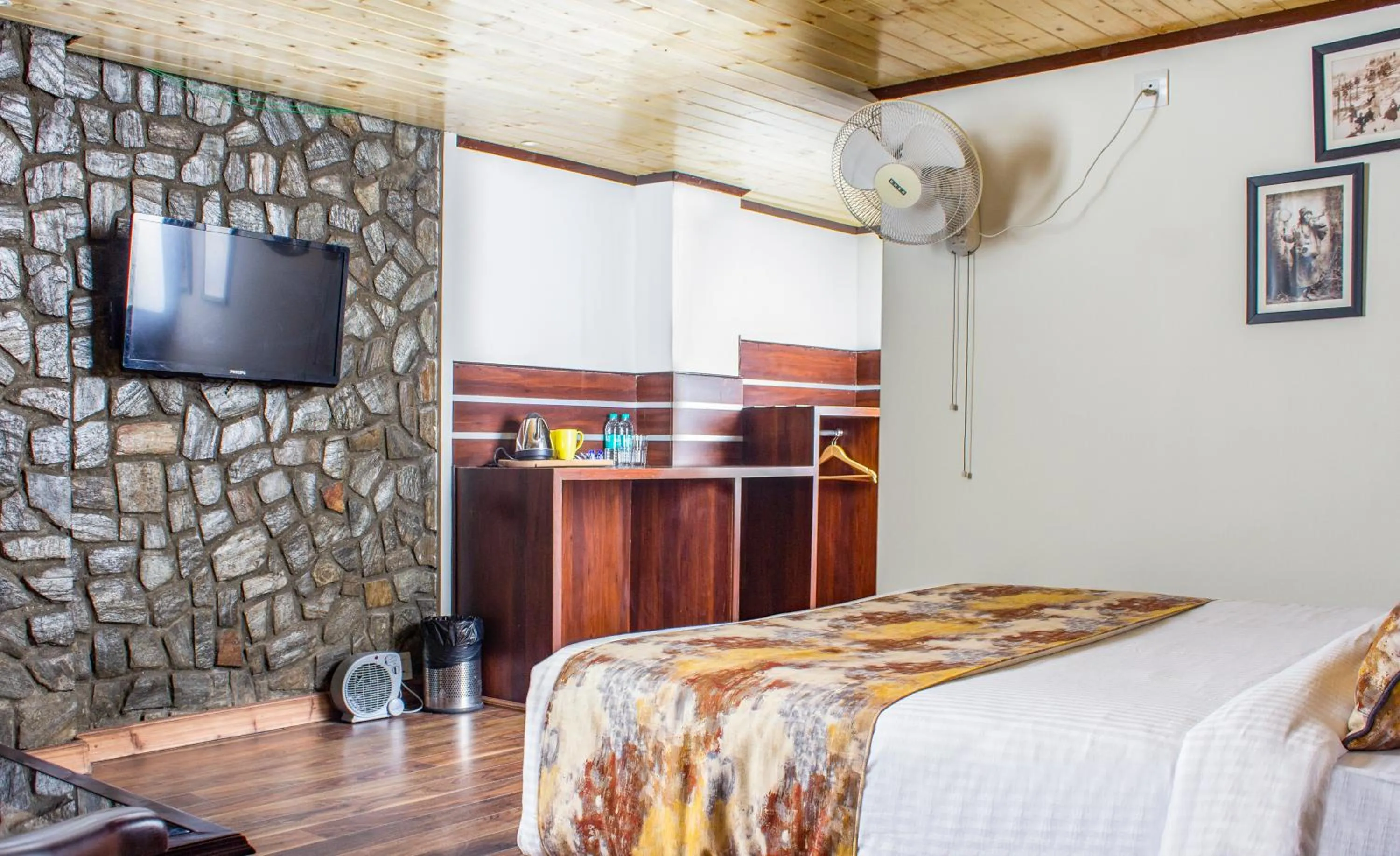 Bedroom, Bed in Yashshree Mall Road Darjeeling