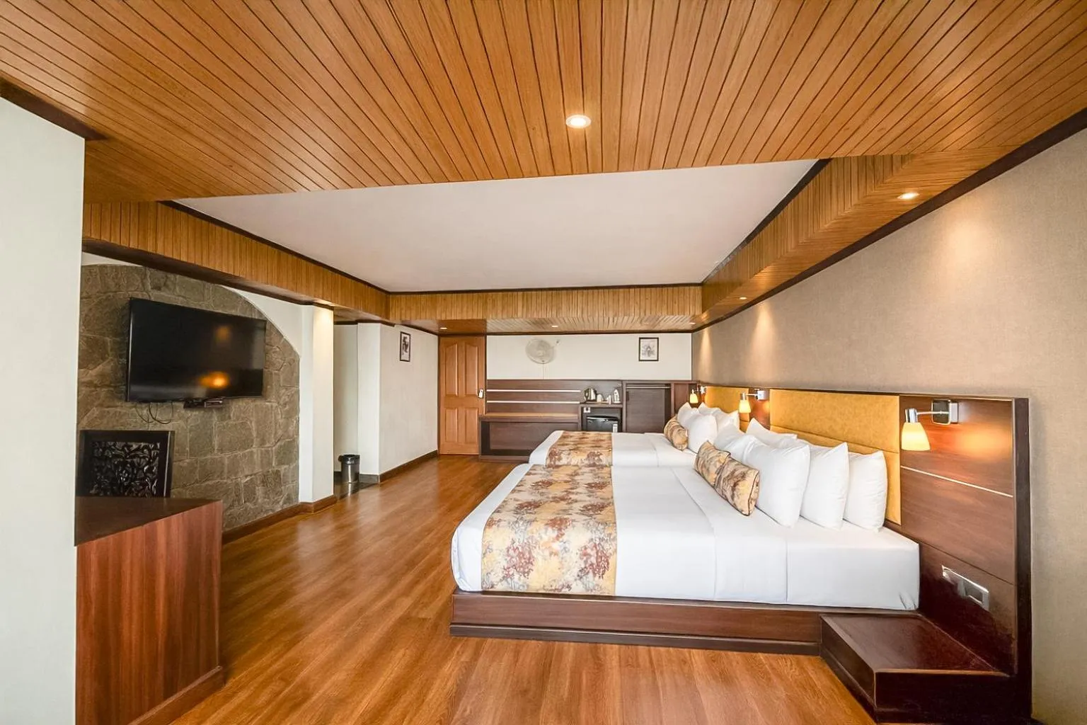 Bedroom, Bed in Yashshree Mall Road Darjeeling