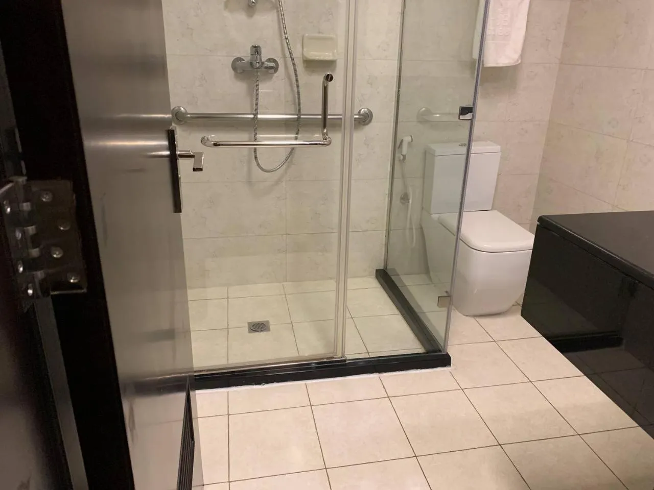 Shower in The HUB Hotel