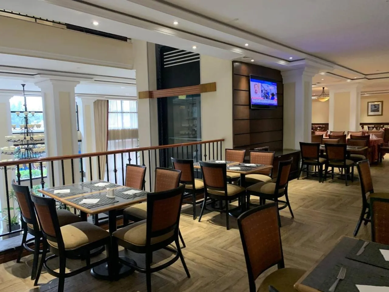 Restaurant/places to eat in The HUB Hotel