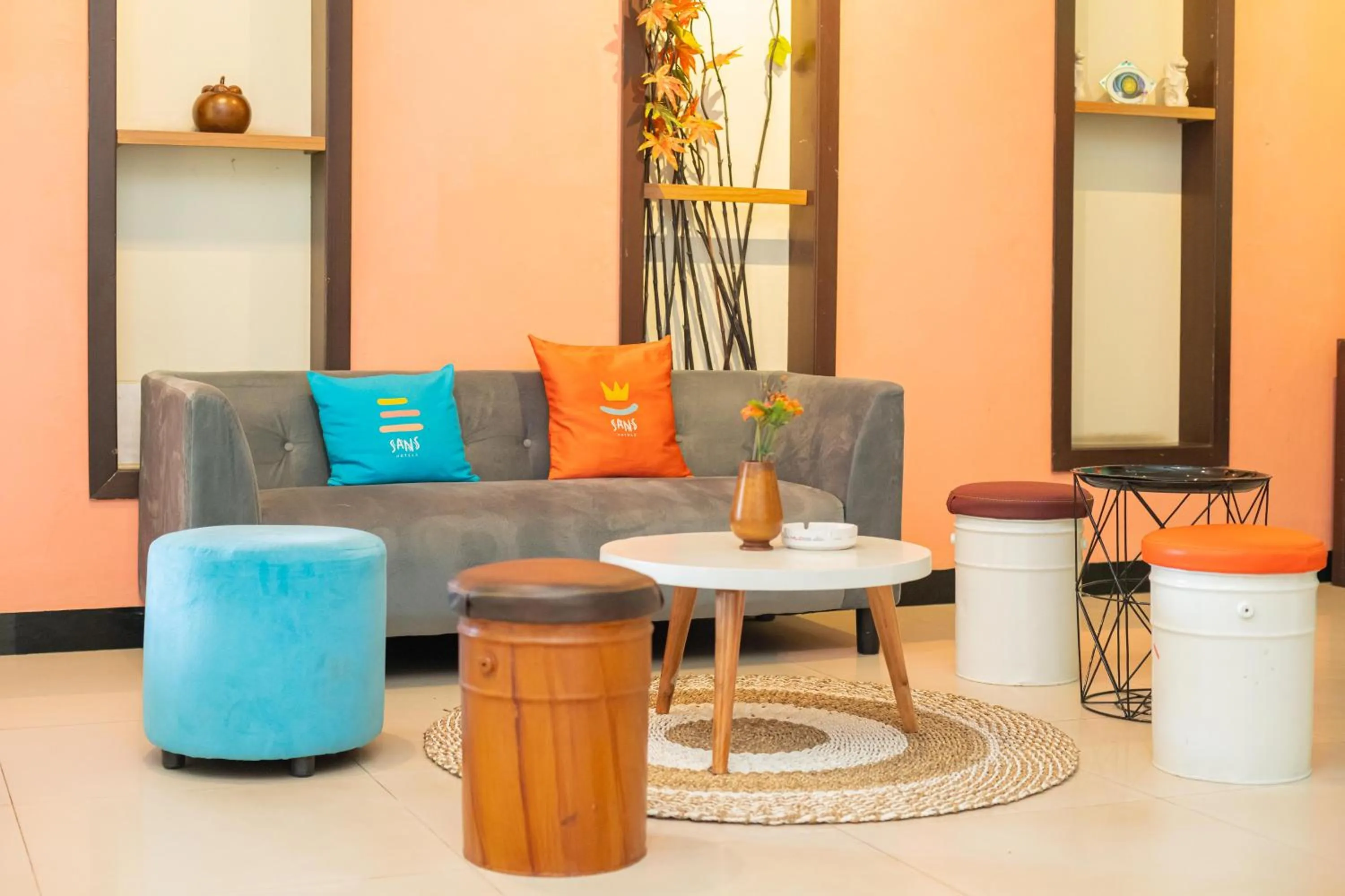 Lobby or reception in Sans Hotel Zam-Zam Syariah Palangkaraya