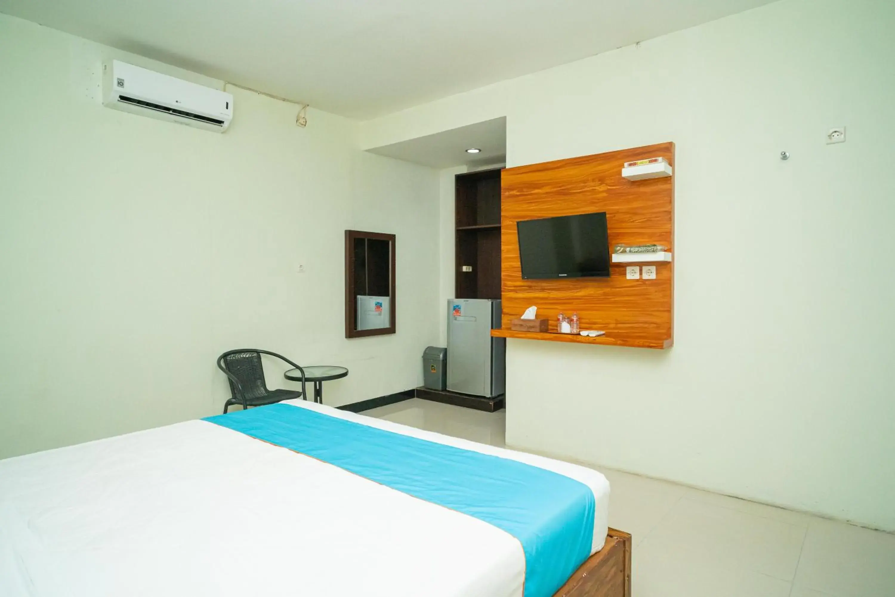 Deluxe Room in Sans Hotel Zam-Zam Syariah Palangkaraya Deluxe Room in Sans Hotel Zam-Zam Syariah Palangkaraya