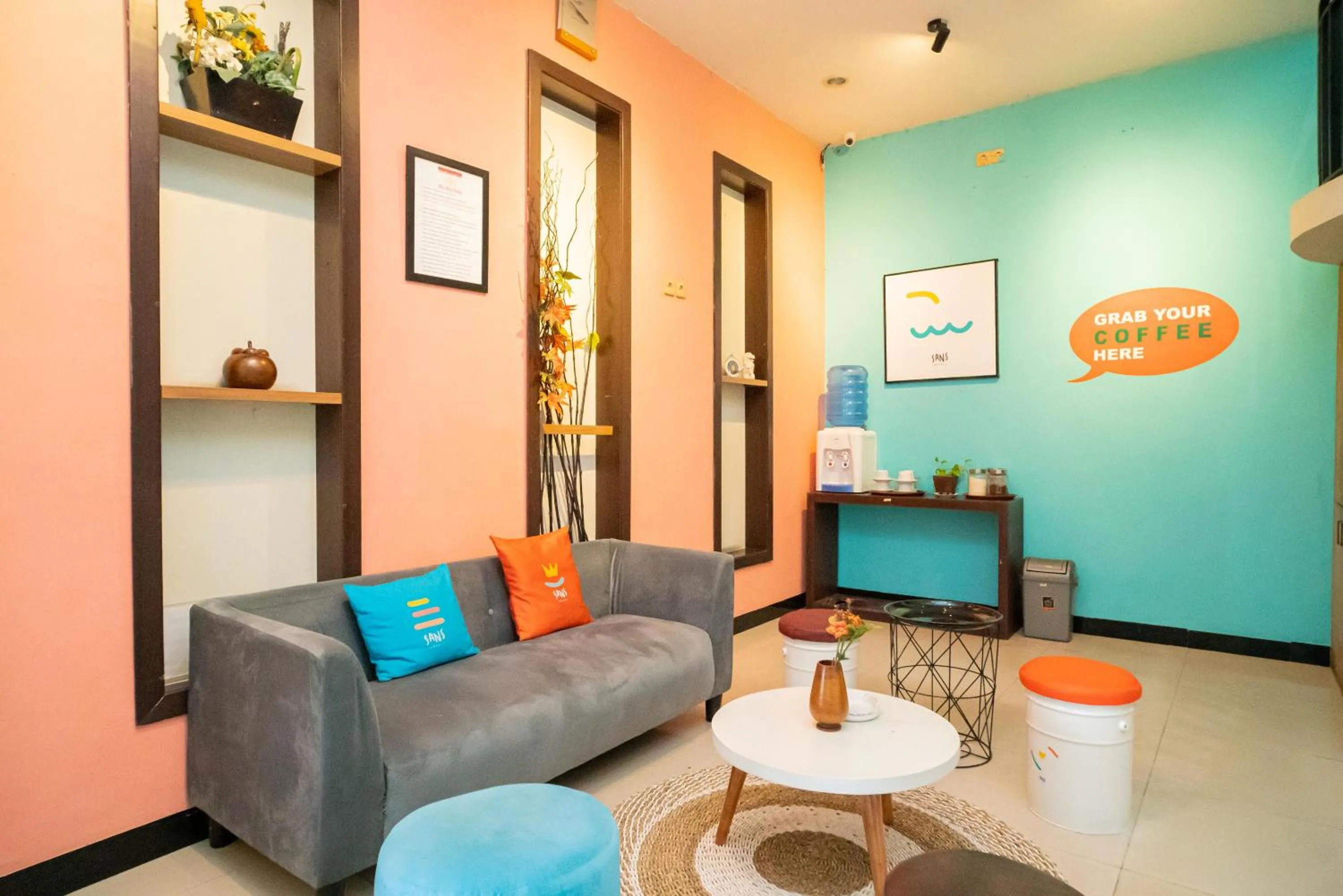 Lobby or reception in Sans Hotel Zam-Zam Syariah Palangkaraya