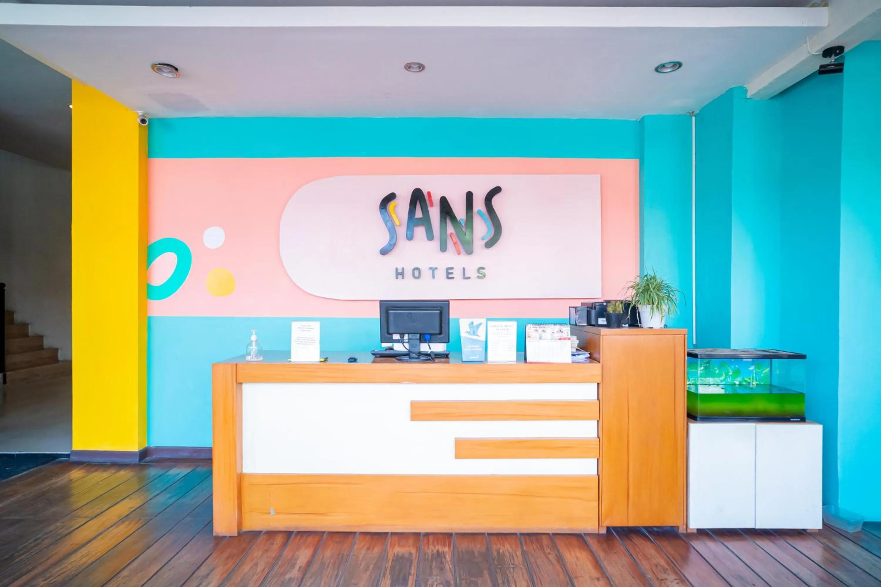 Lobby or reception in Sans Hotel Zam-Zam Syariah Palangkaraya