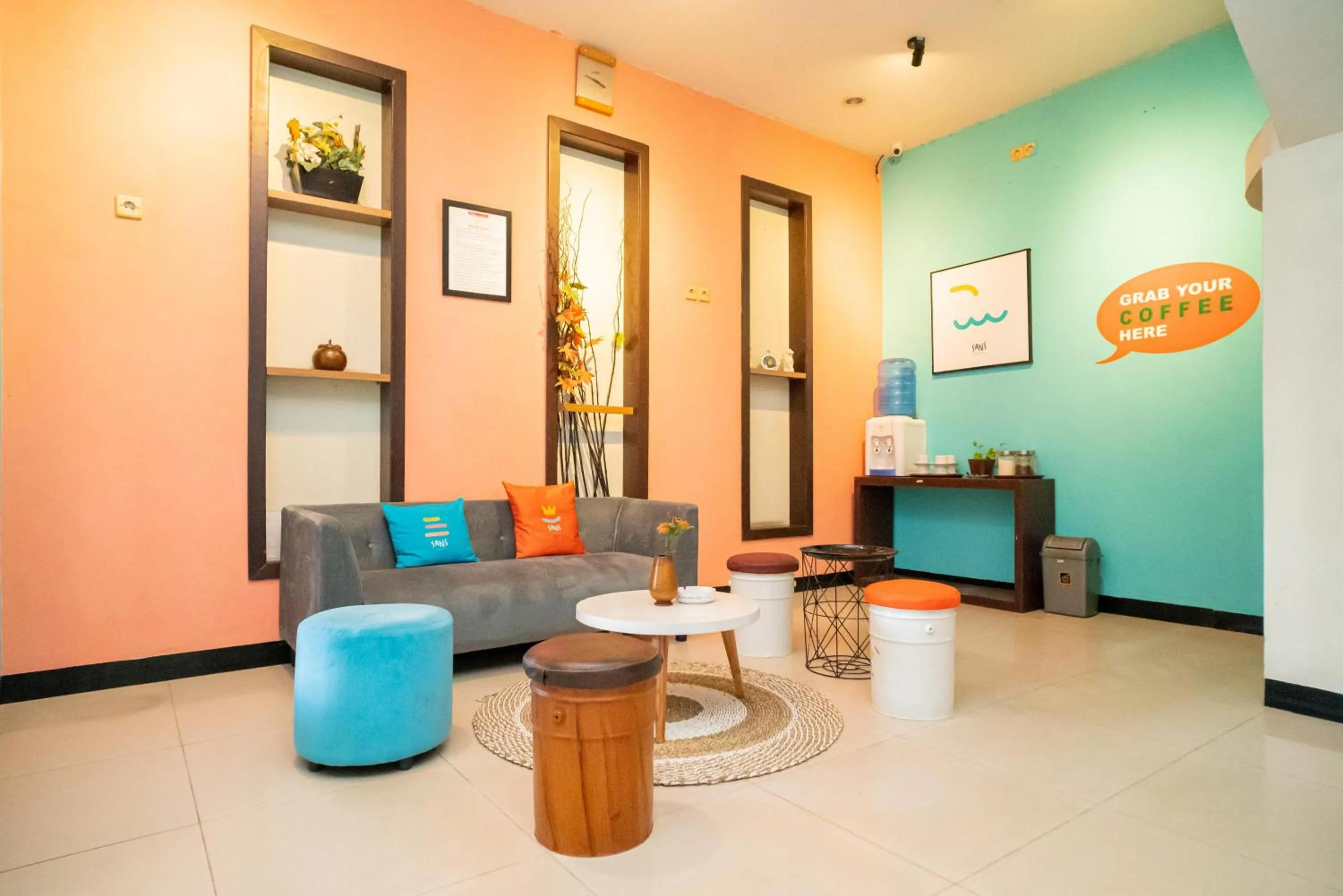 Lobby or reception in Sans Hotel Zam-Zam Syariah Palangkaraya