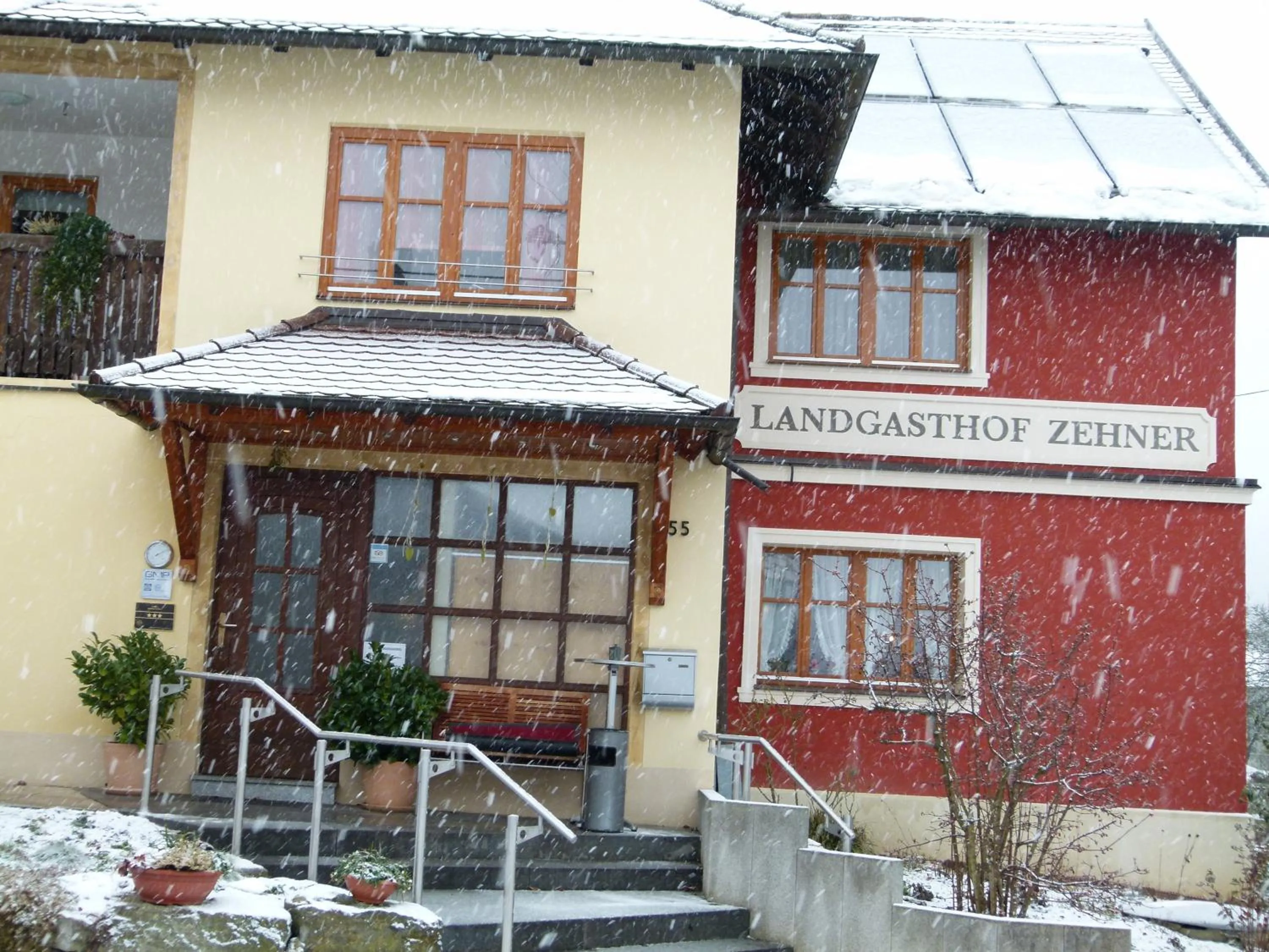 Facade/entrance in Landgasthof Zehner