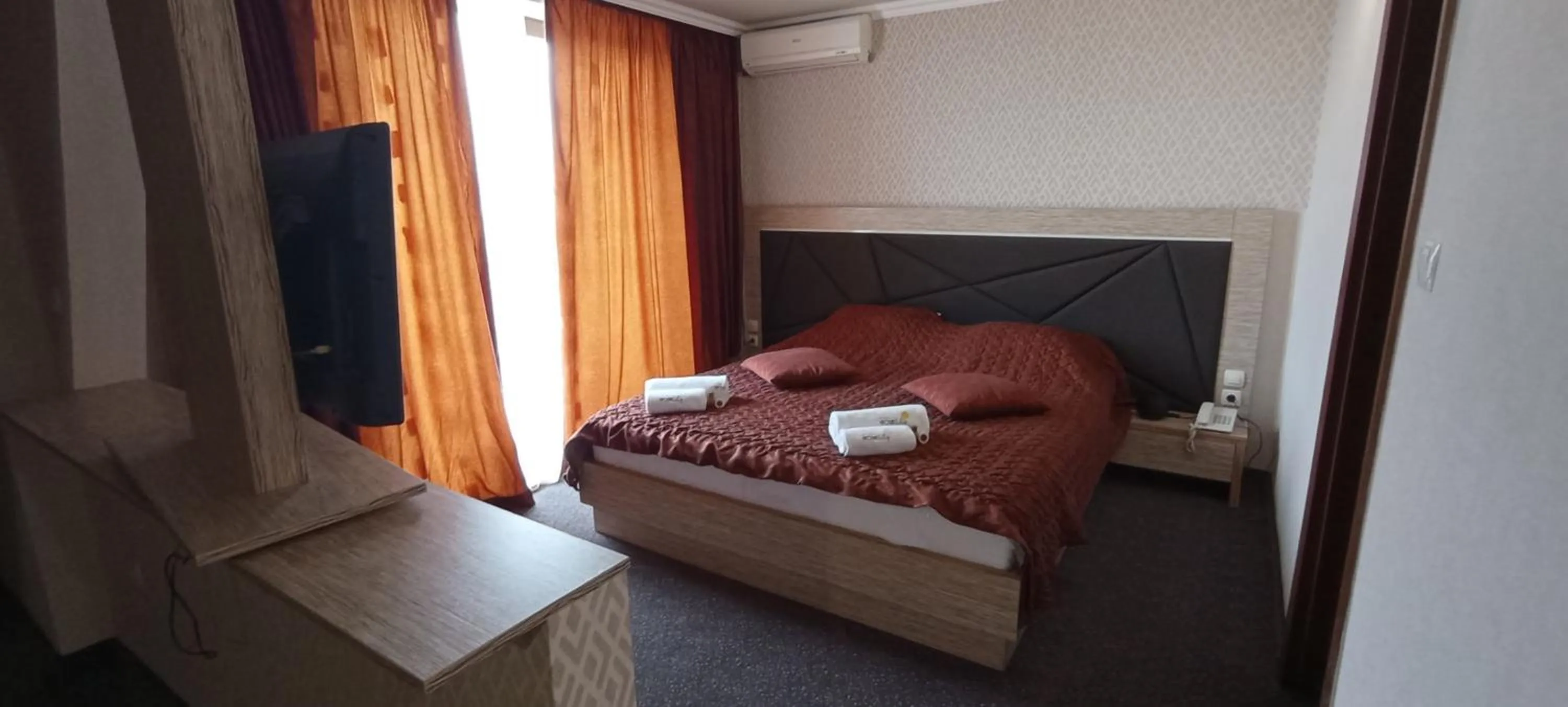 Bed in Vitoshko Lale Hotel