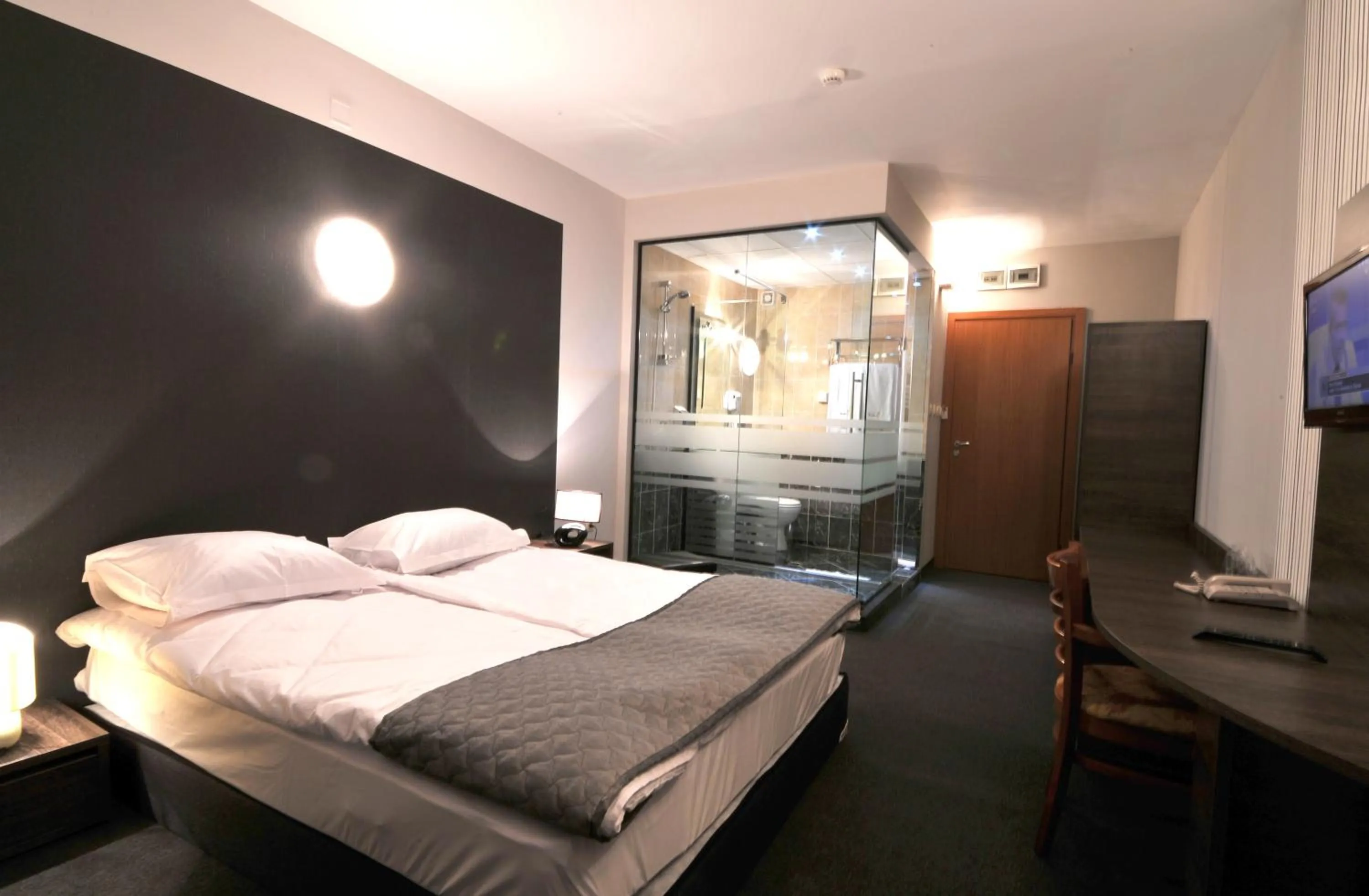 Bed in Vitoshko Lale Hotel