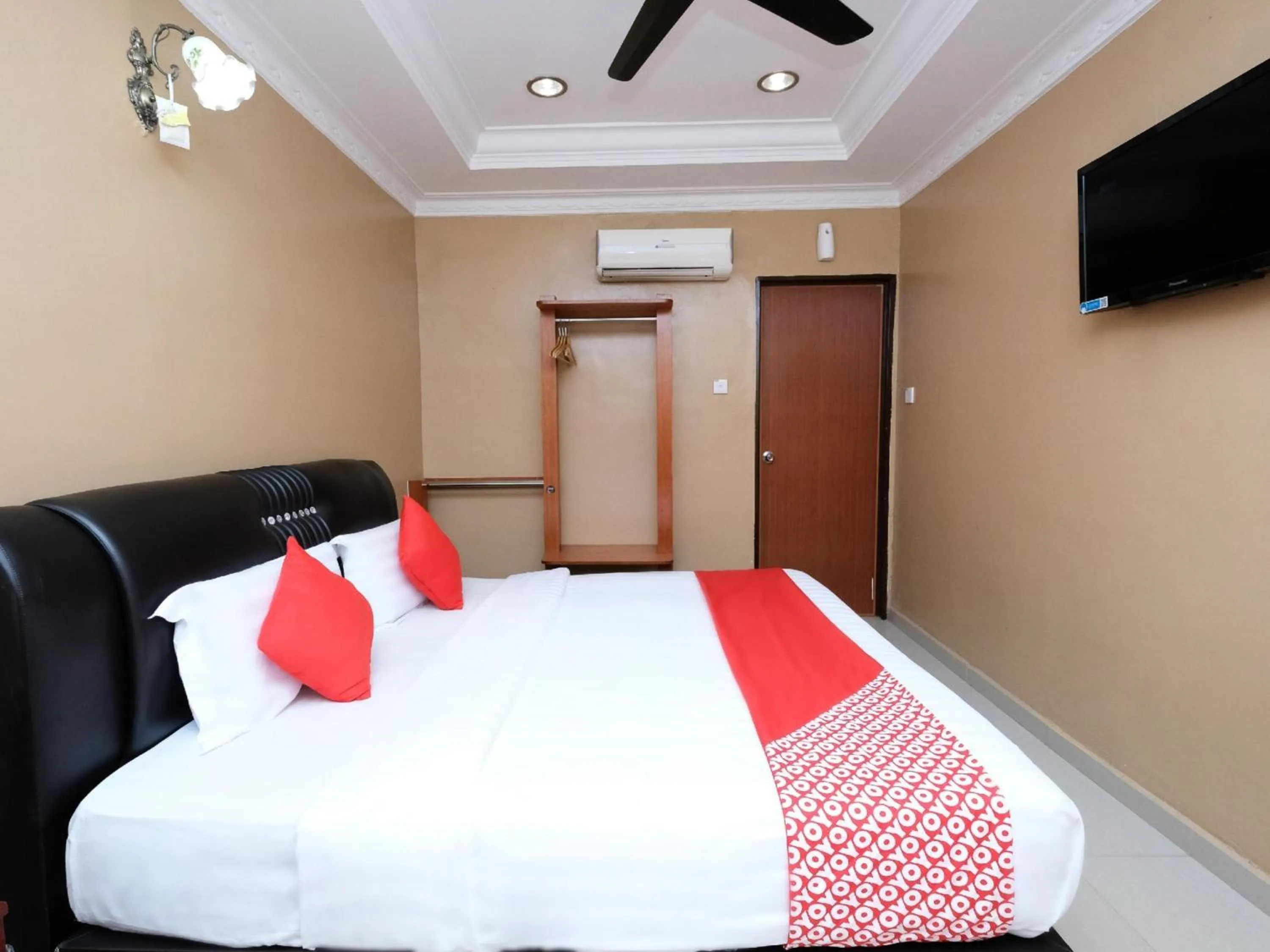 Photo of the whole room, Bed in Hotel O Ayuni Hotel