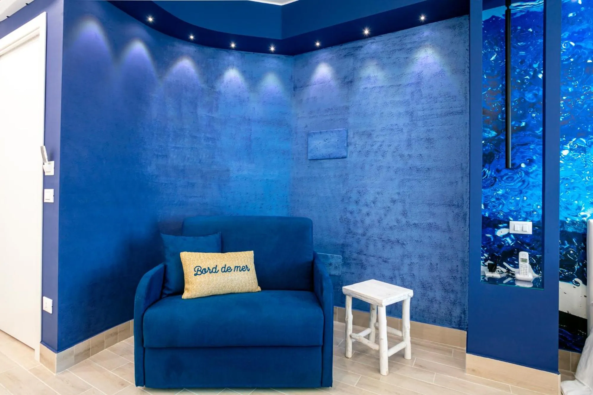 Decorative detail in Manzoni Elements