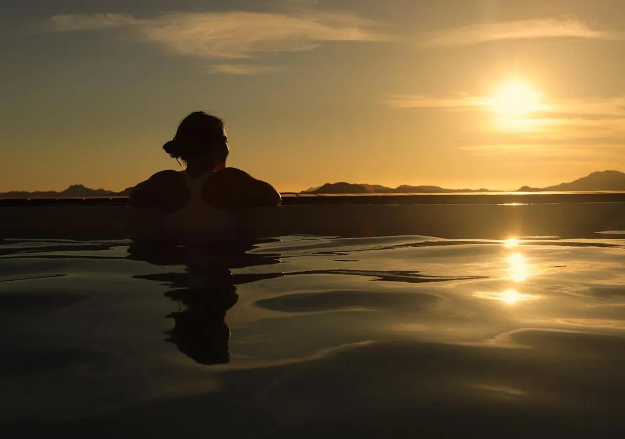 Swimming pool in Desert Hills Lodge