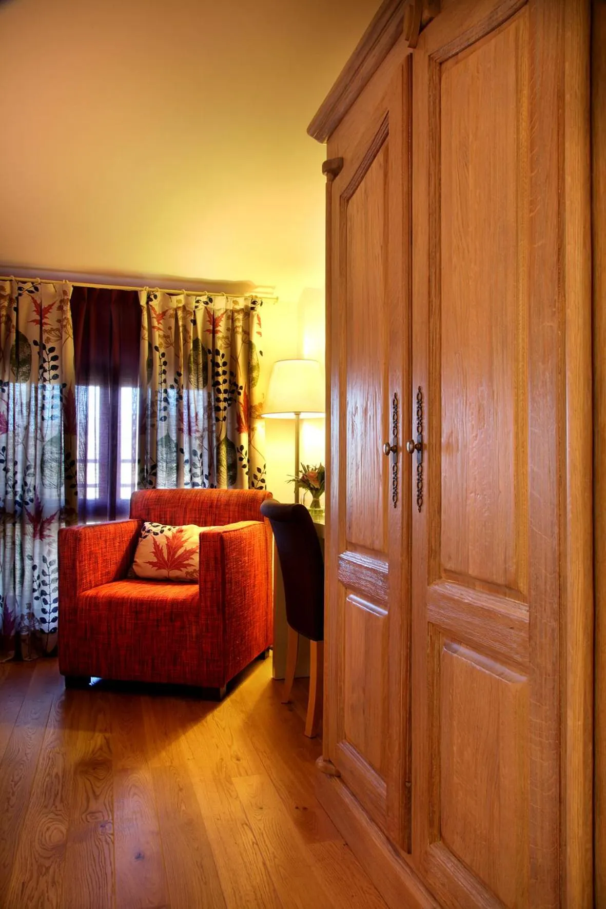 Seating area, Bed in Hostería de Guara