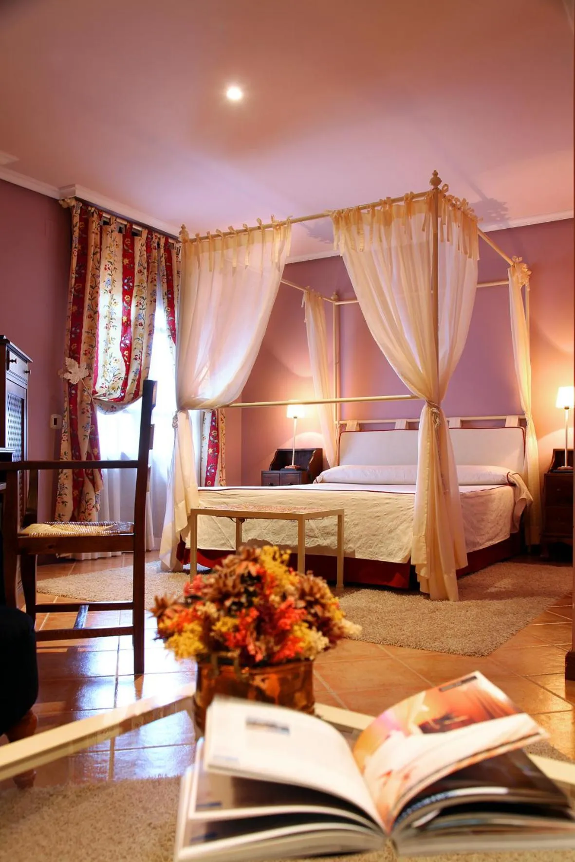 Property building, Bed in Hostería de Guara