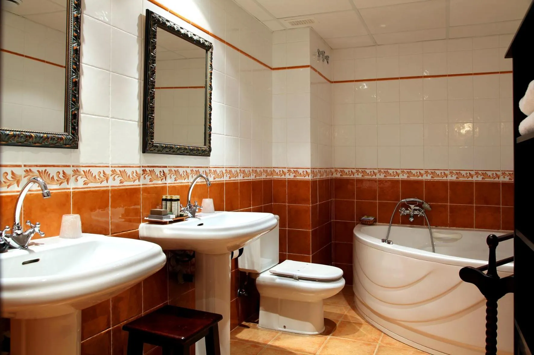 Property building in Hostería de Guara