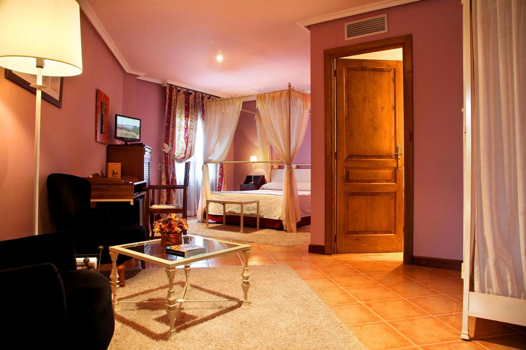 Property building, Bed in Hostería de Guara