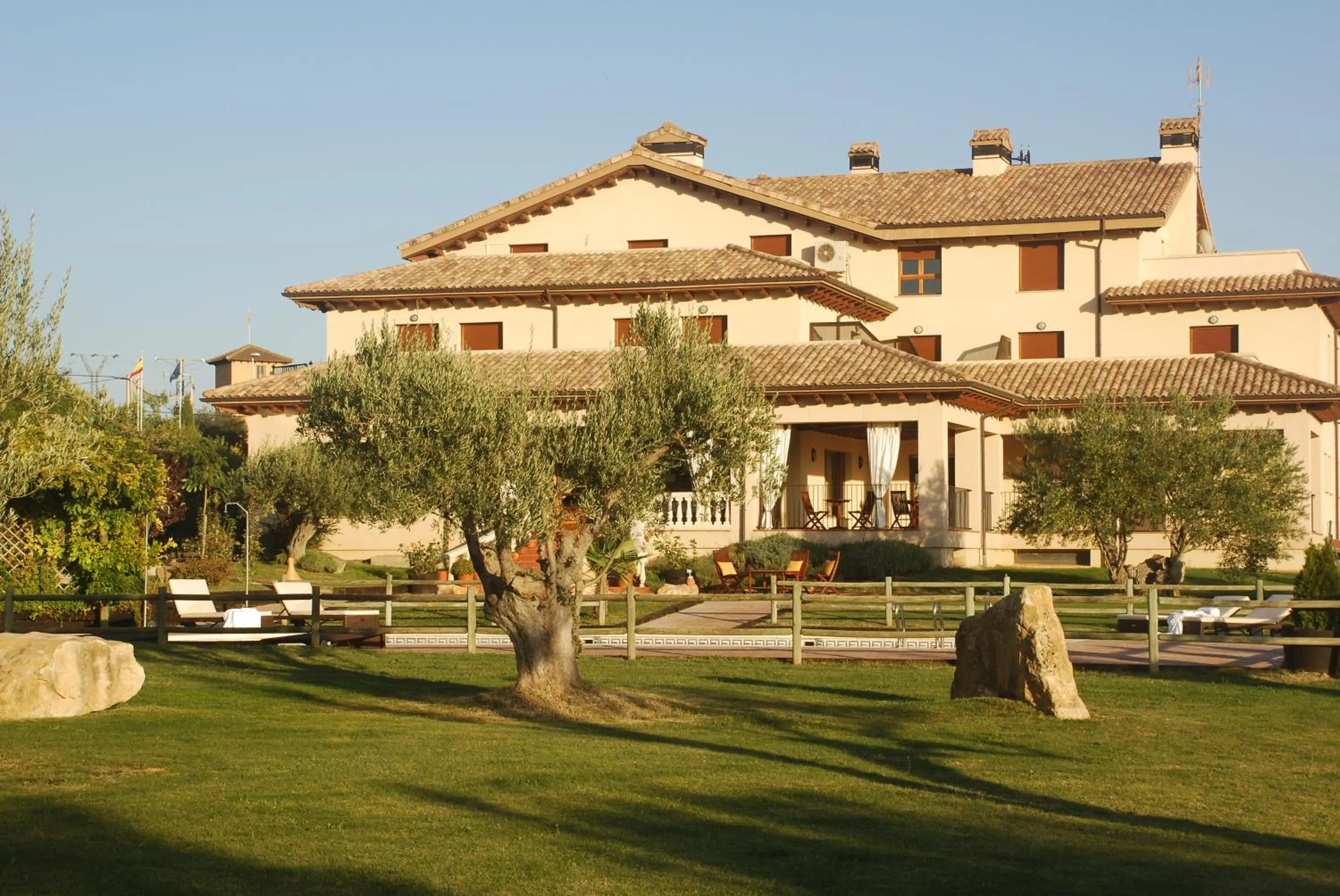 Property building in Hostería de Guara