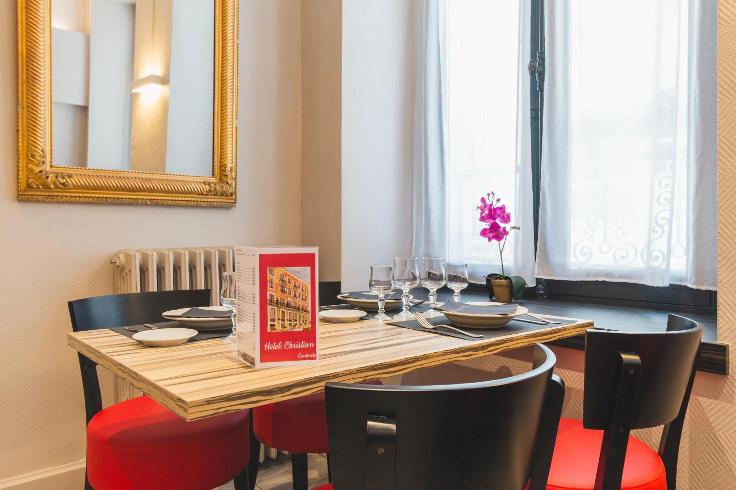 Restaurant/places to eat in Hotel Christian