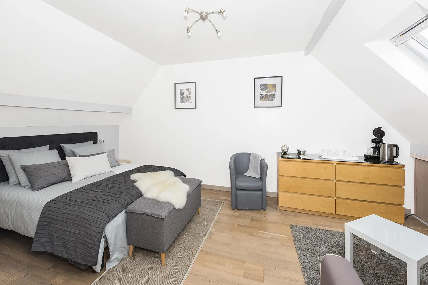 Photo of the whole room in Chambres d'hôtes près de Disney