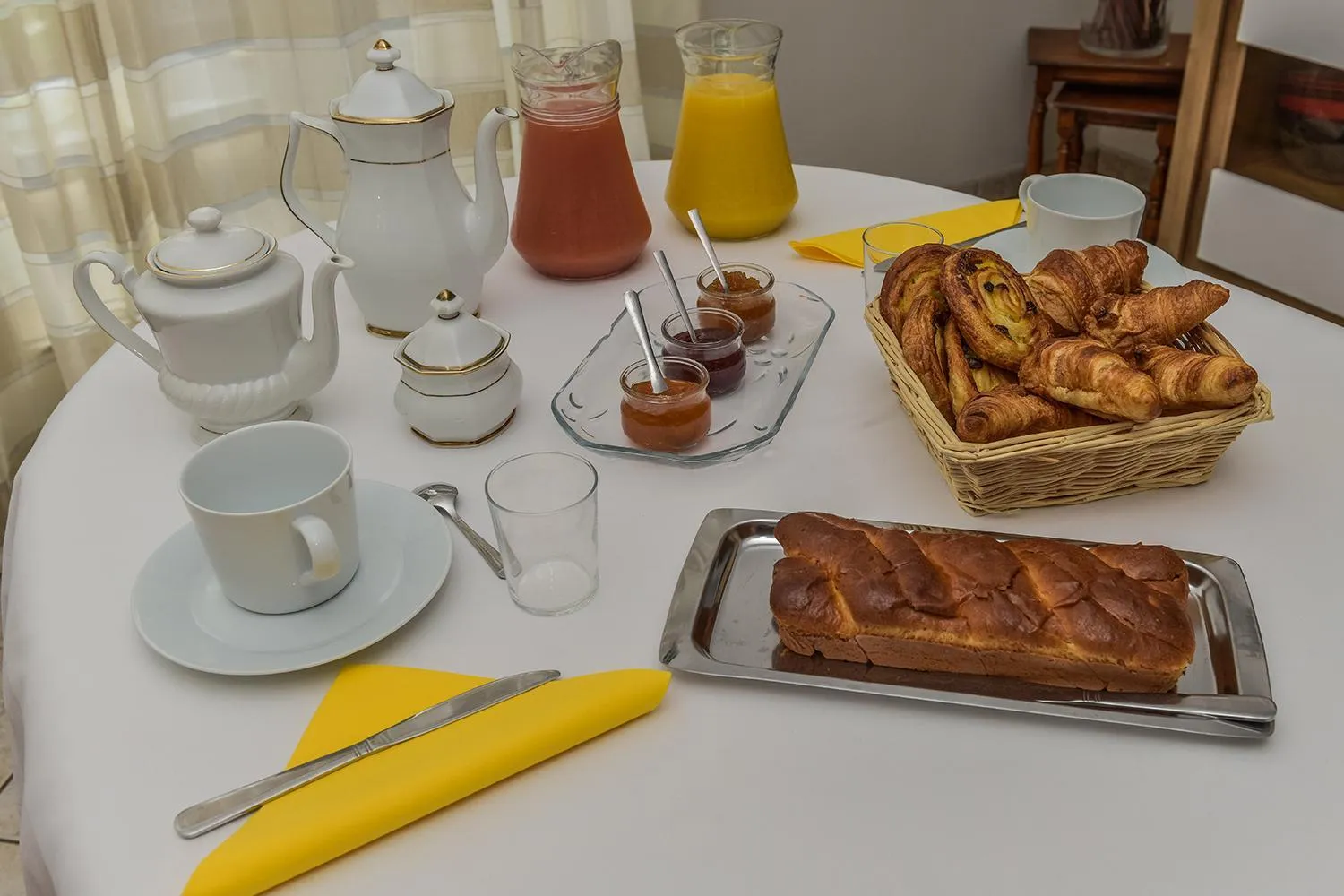 Continental breakfast in Chambres d'hôtes près de Disney