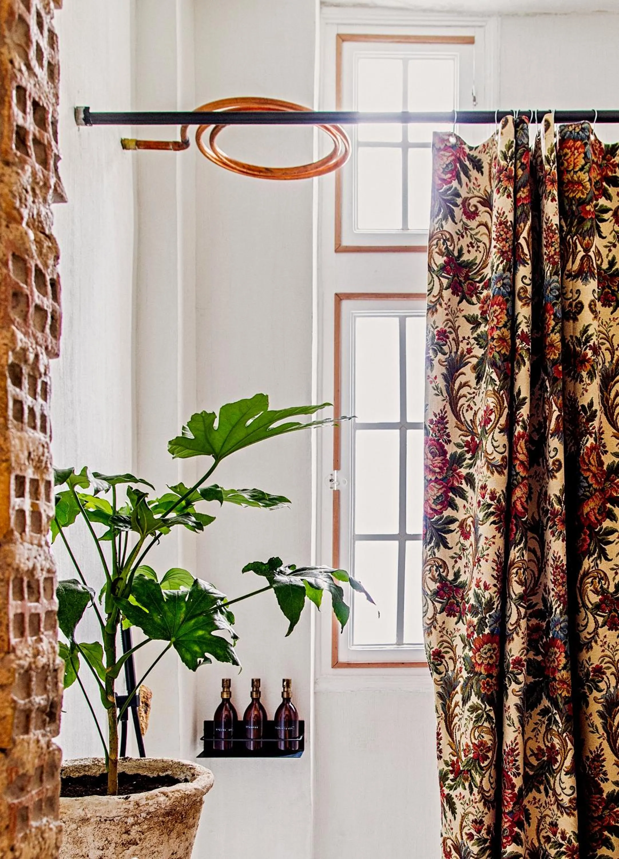 Shower in Shila Athens