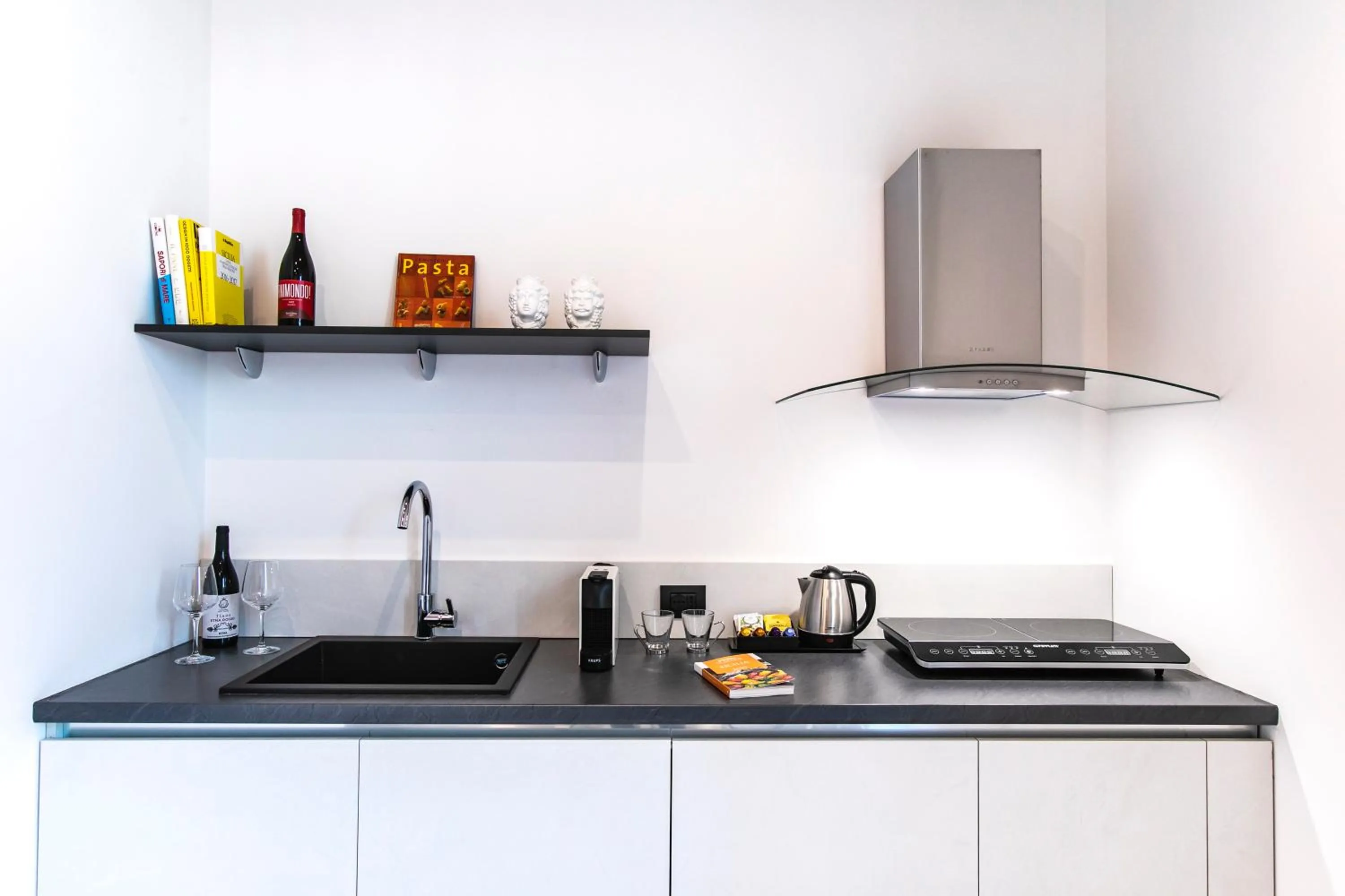 Kitchen or kitchenette in Palazzo Sovrana Serviced Luxury Apartments