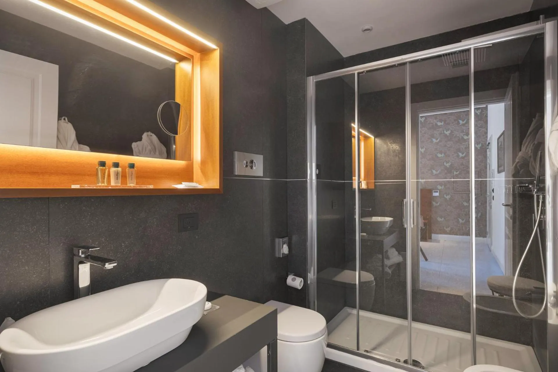 Shower in Palazzo Sovrana Serviced Luxury Apartments